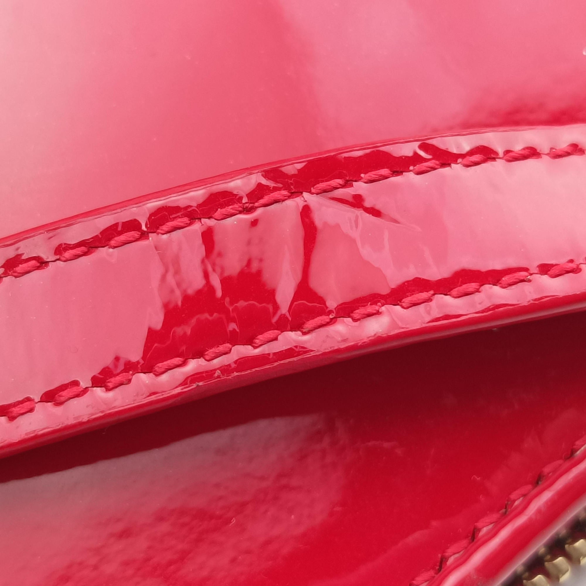 Secondhand Yves Saint Laurent love heart Red Patent 540694 shoulderbag | stylenewstar