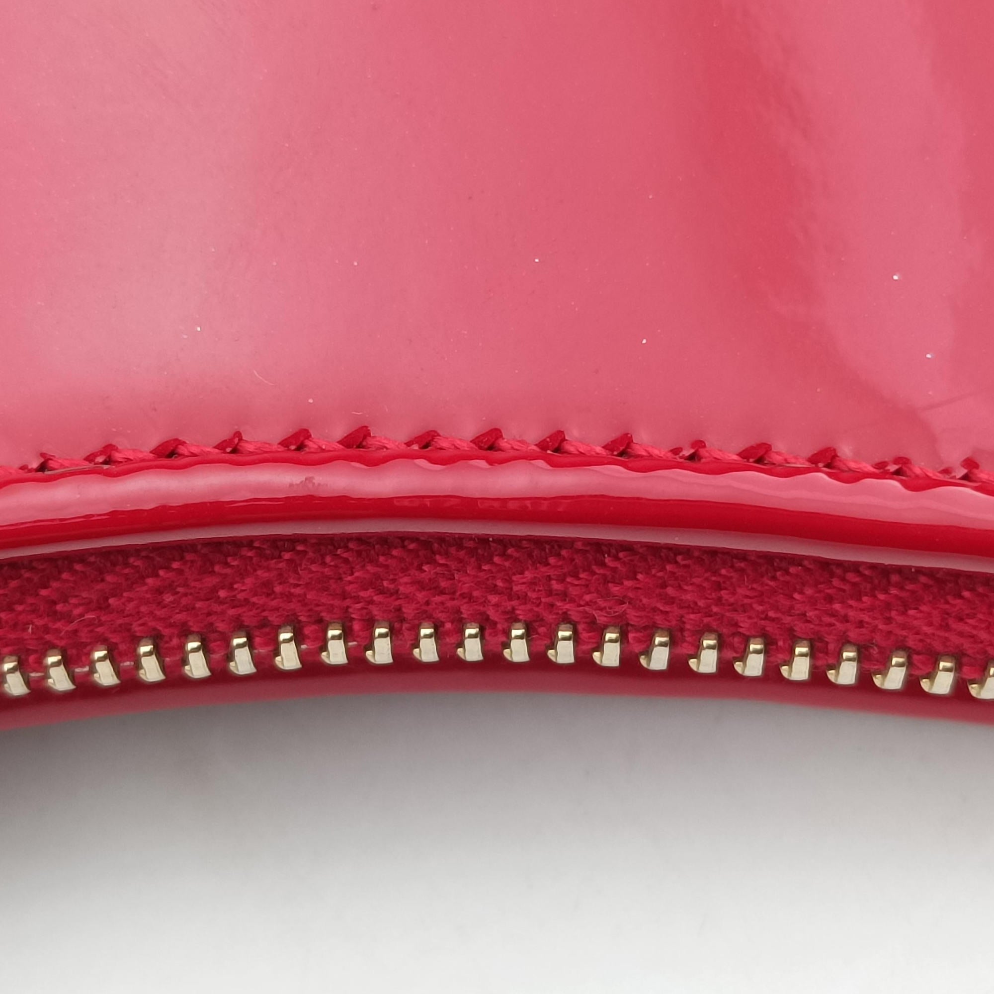 Secondhand Yves Saint Laurent love heart Red Patent 540694 shoulderbag | stylenewstar