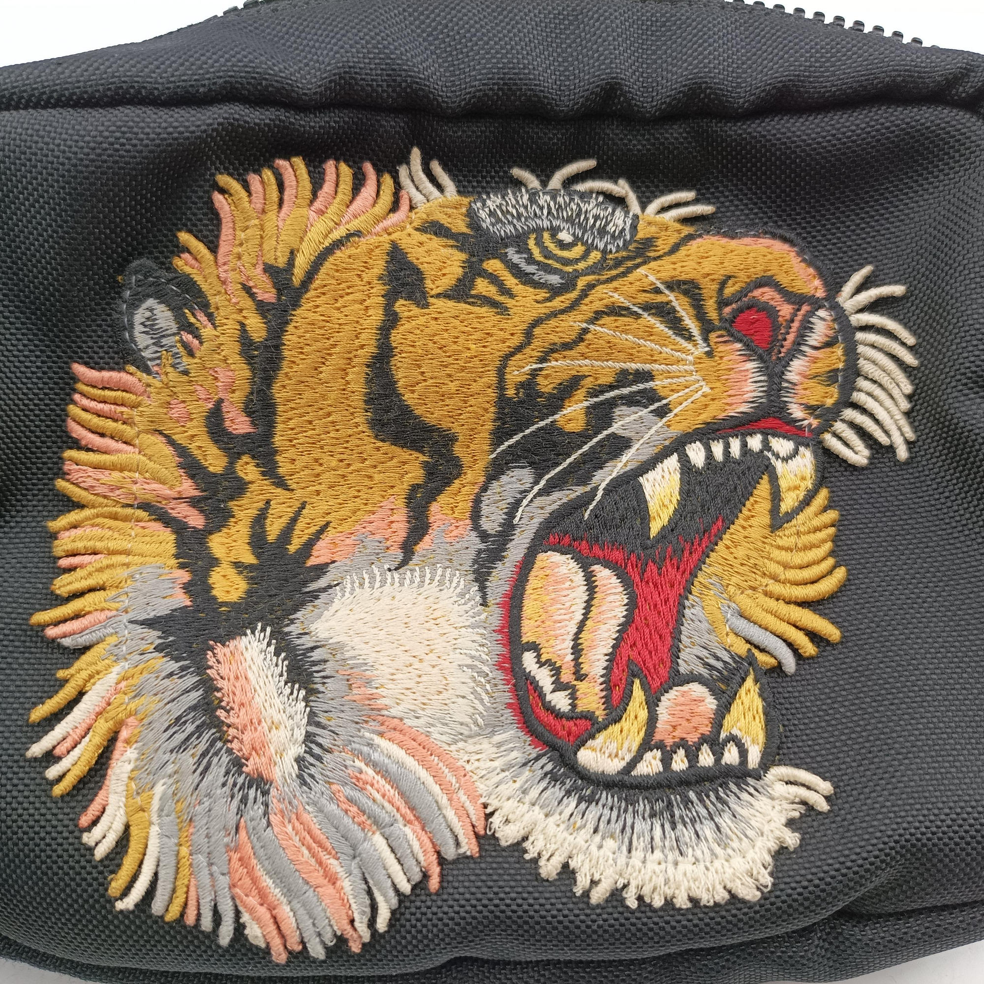 Pre-owned Gucci Tiger Embroidered Web Messenger Black×Multicolour Canvas 523323 bum bag/waist bag | stylenewstar