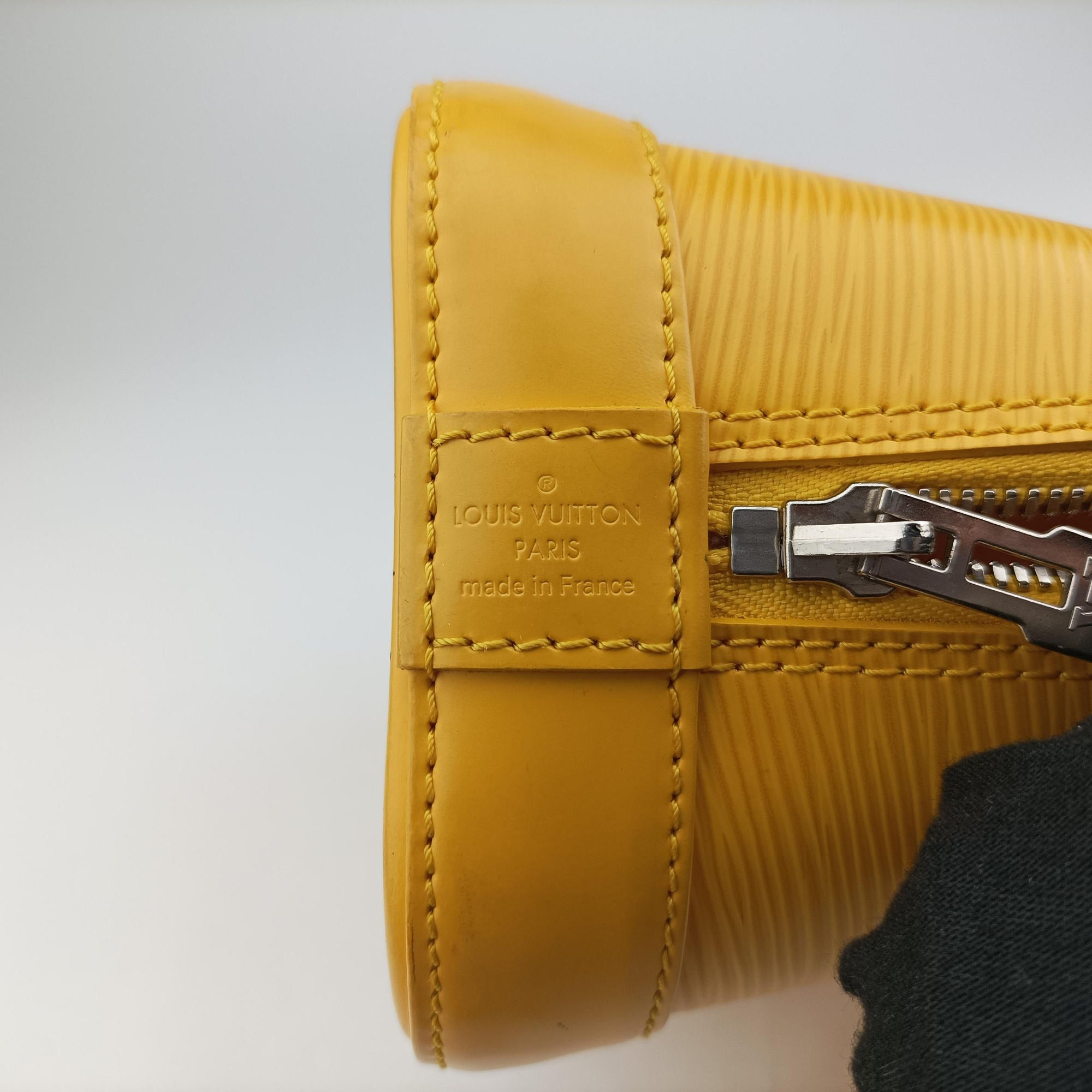 Secondhand Louis Vuitton Alma BB Citron Epi M40866 shoulderbag | stylenewstar