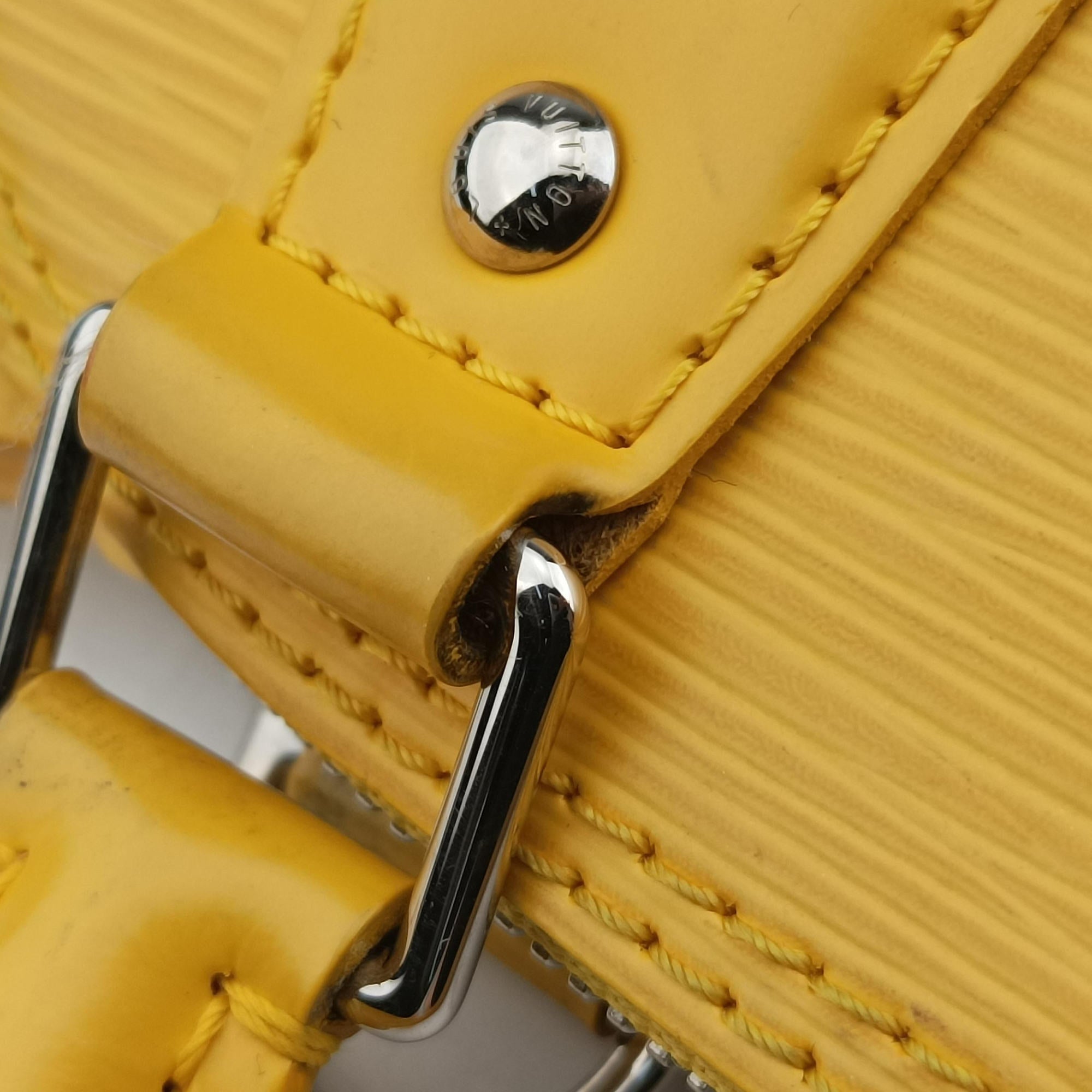 Secondhand Louis Vuitton Alma BB Citron Epi M40866 shoulderbag | stylenewstar