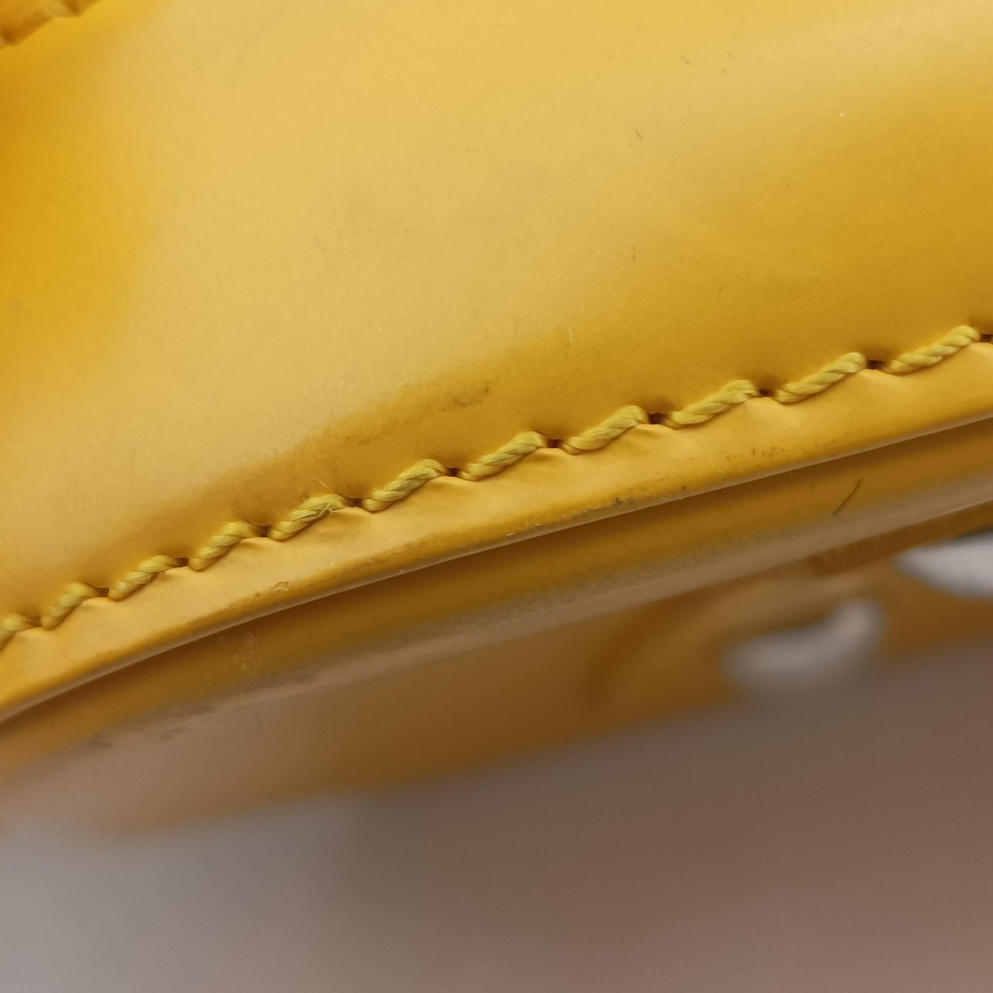 Secondhand Louis Vuitton Alma BB Citron Epi M40866 shoulderbag | stylenewstar