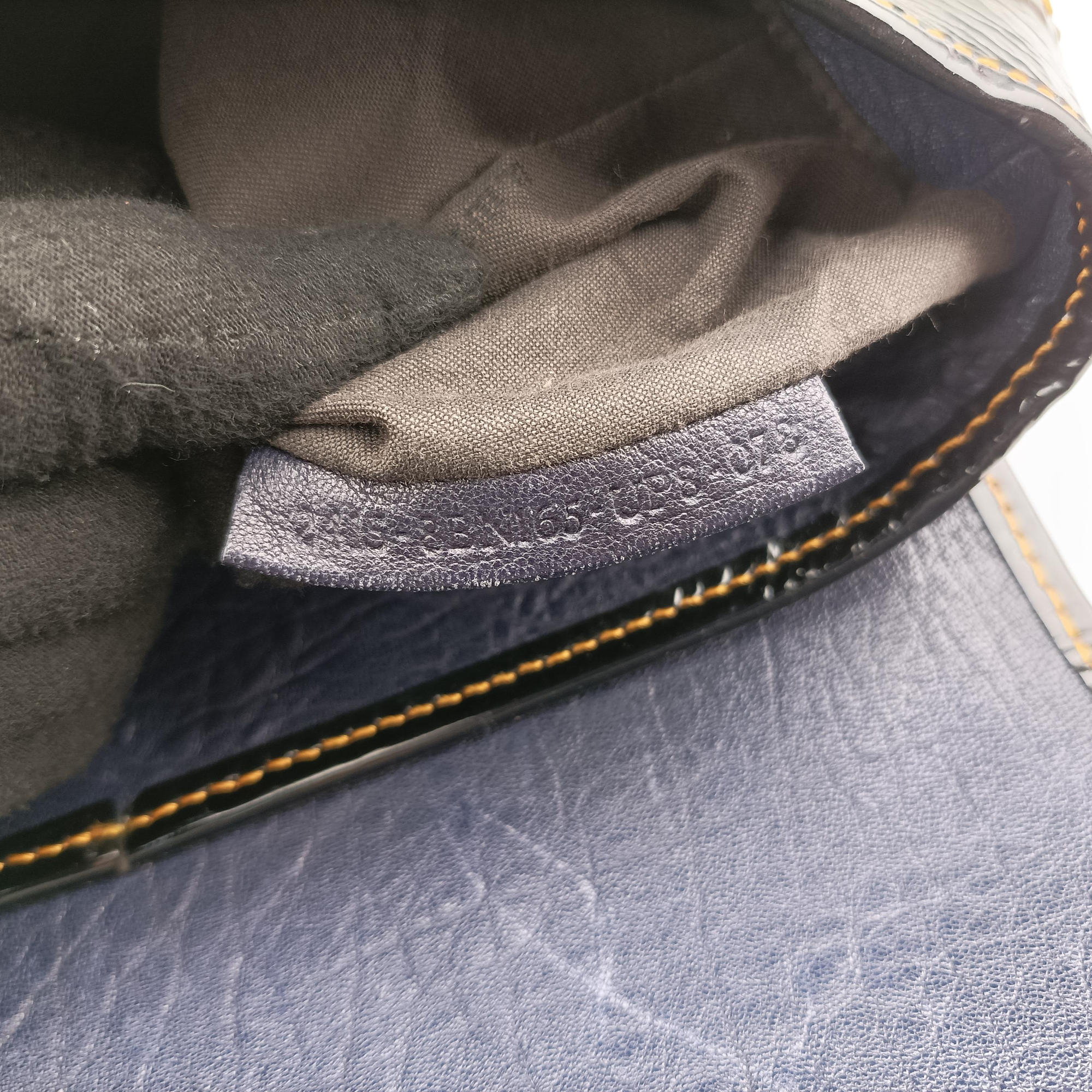 Pre-owned Fendi B Bag Black×Navy Leather×patent 8BN165 handbag | stylenewstar