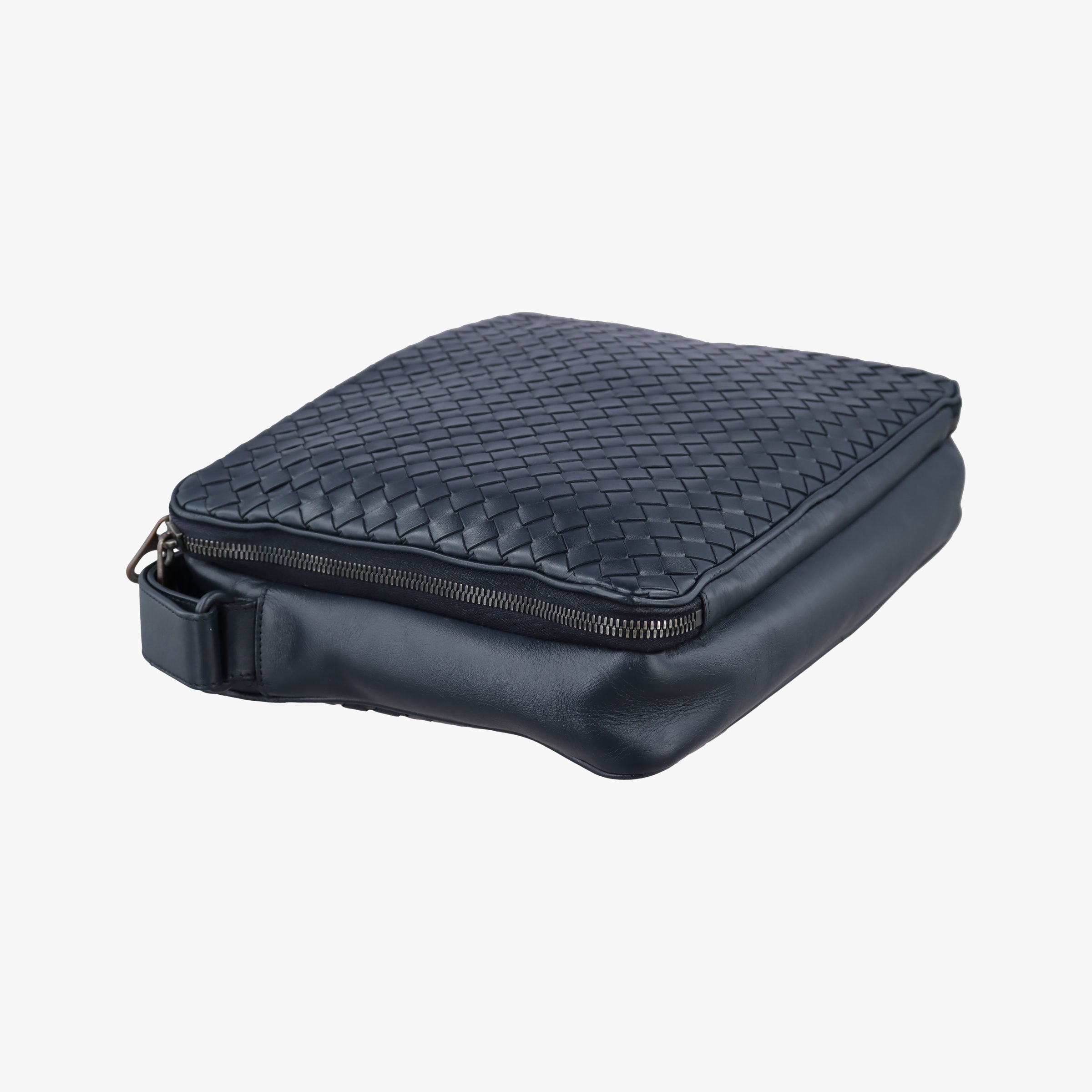 Secondhand Bottega Veneta Intrecciato Navy lambskin  shoulderbag | stylenewstar