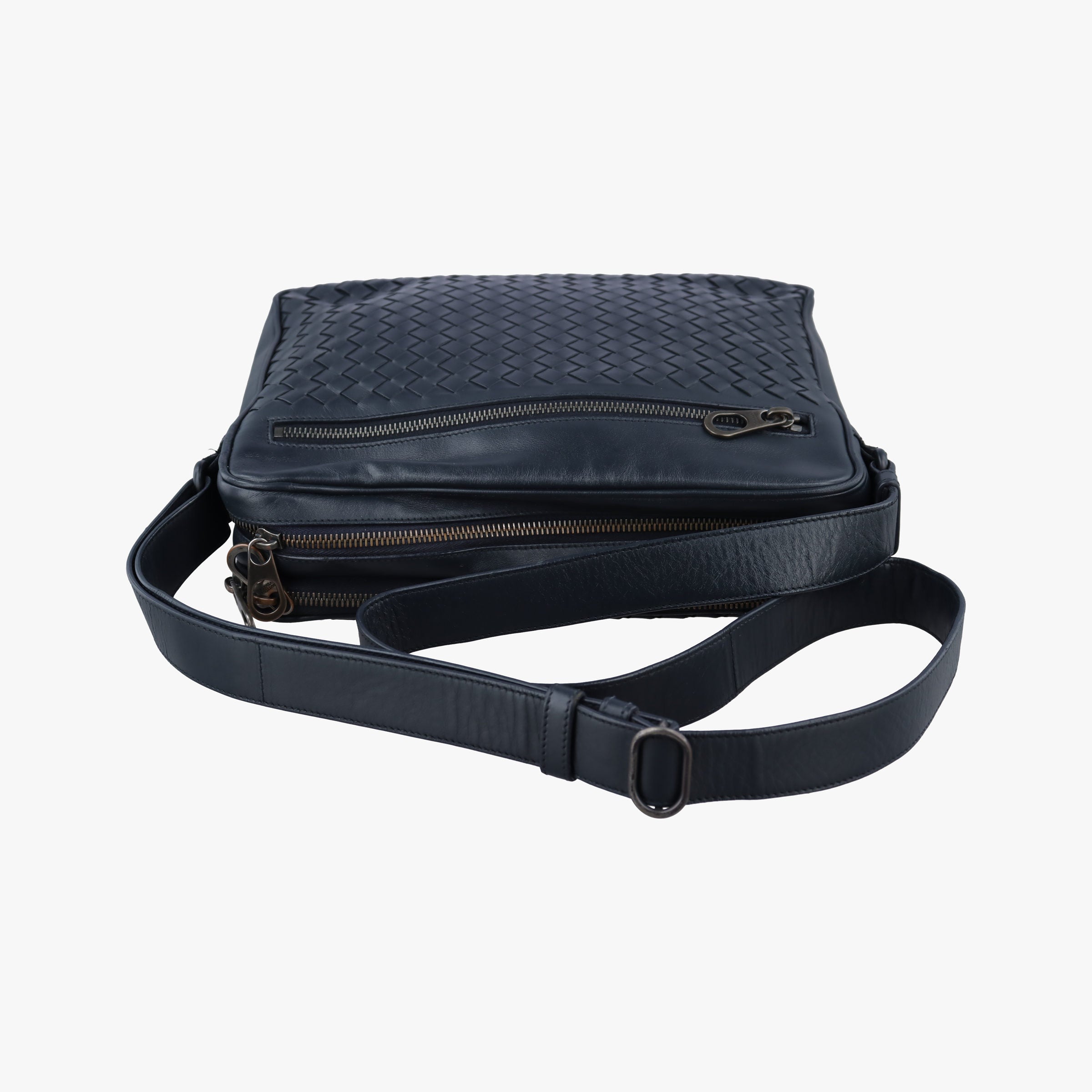 Secondhand Bottega Veneta Intrecciato Navy lambskin  shoulderbag | stylenewstar