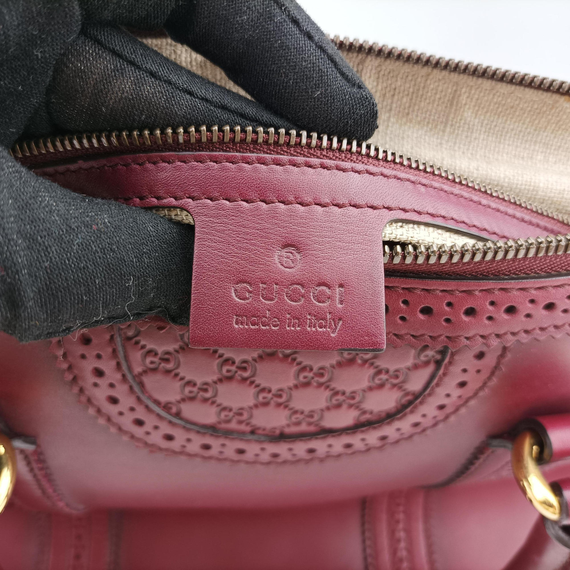 Pre-owned Gucci Duilio Brogue Burgundy Leather 296903 handbag | stylenewstar
