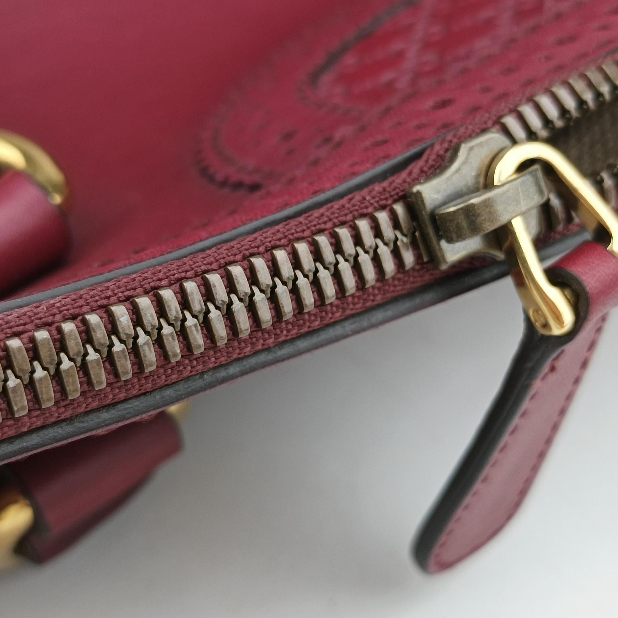 Pre-owned Gucci Duilio Brogue Burgundy Leather 296903 handbag | stylenewstar