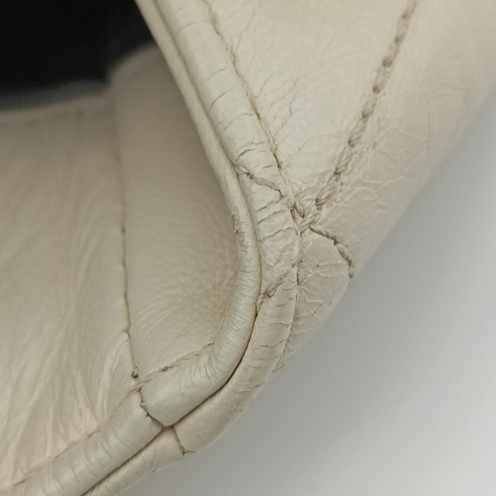 Secondhand Chanel East West 2.55 White Leather A46087 shoulderbag | stylenewstar