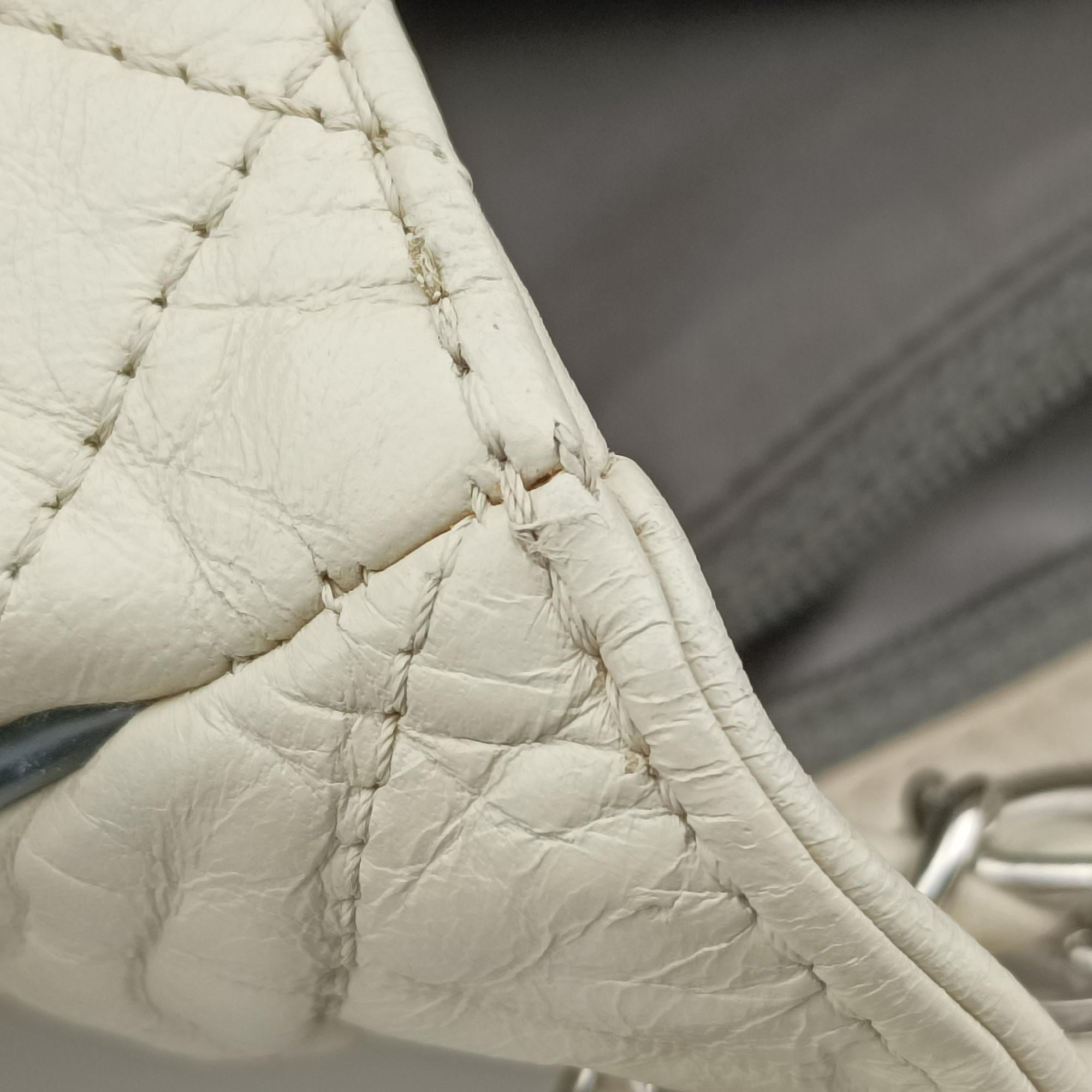Secondhand Chanel East West 2.55 White Leather A46087 shoulderbag | stylenewstar