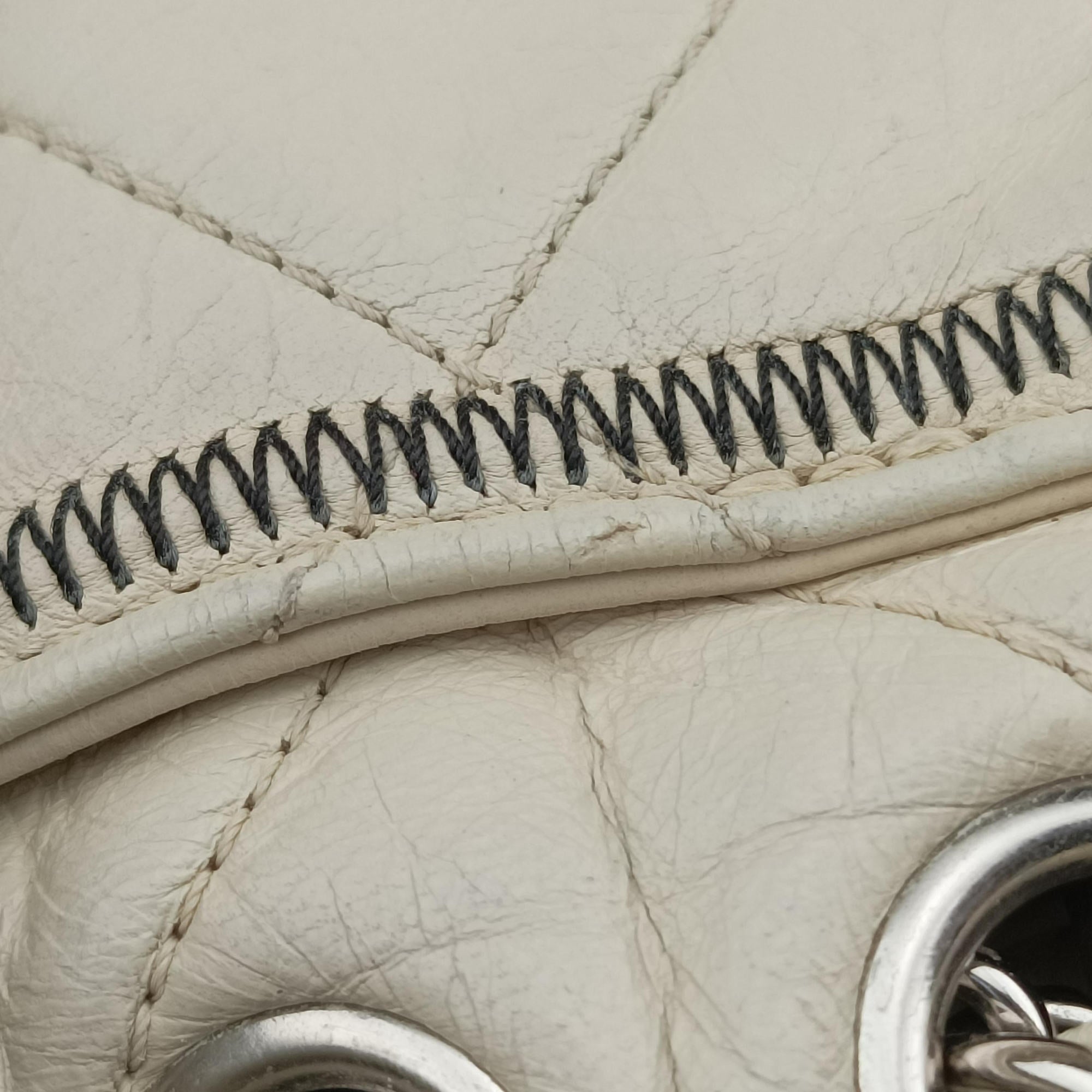Secondhand Chanel East West 2.55 White Leather A46087 shoulderbag | stylenewstar