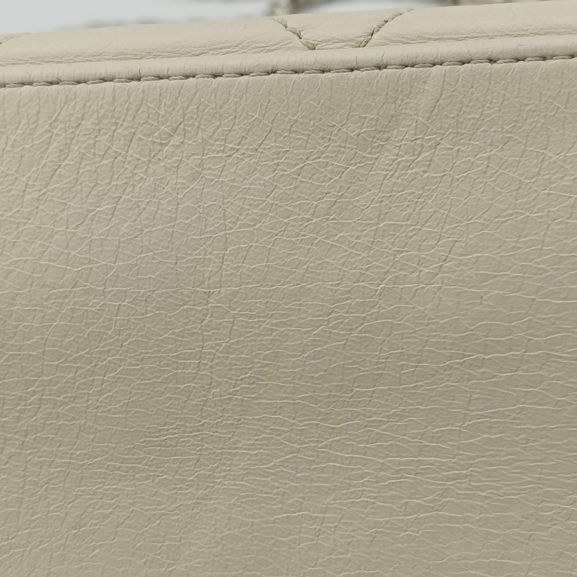 Secondhand Chanel East West 2.55 White Leather A46087 shoulderbag | stylenewstar