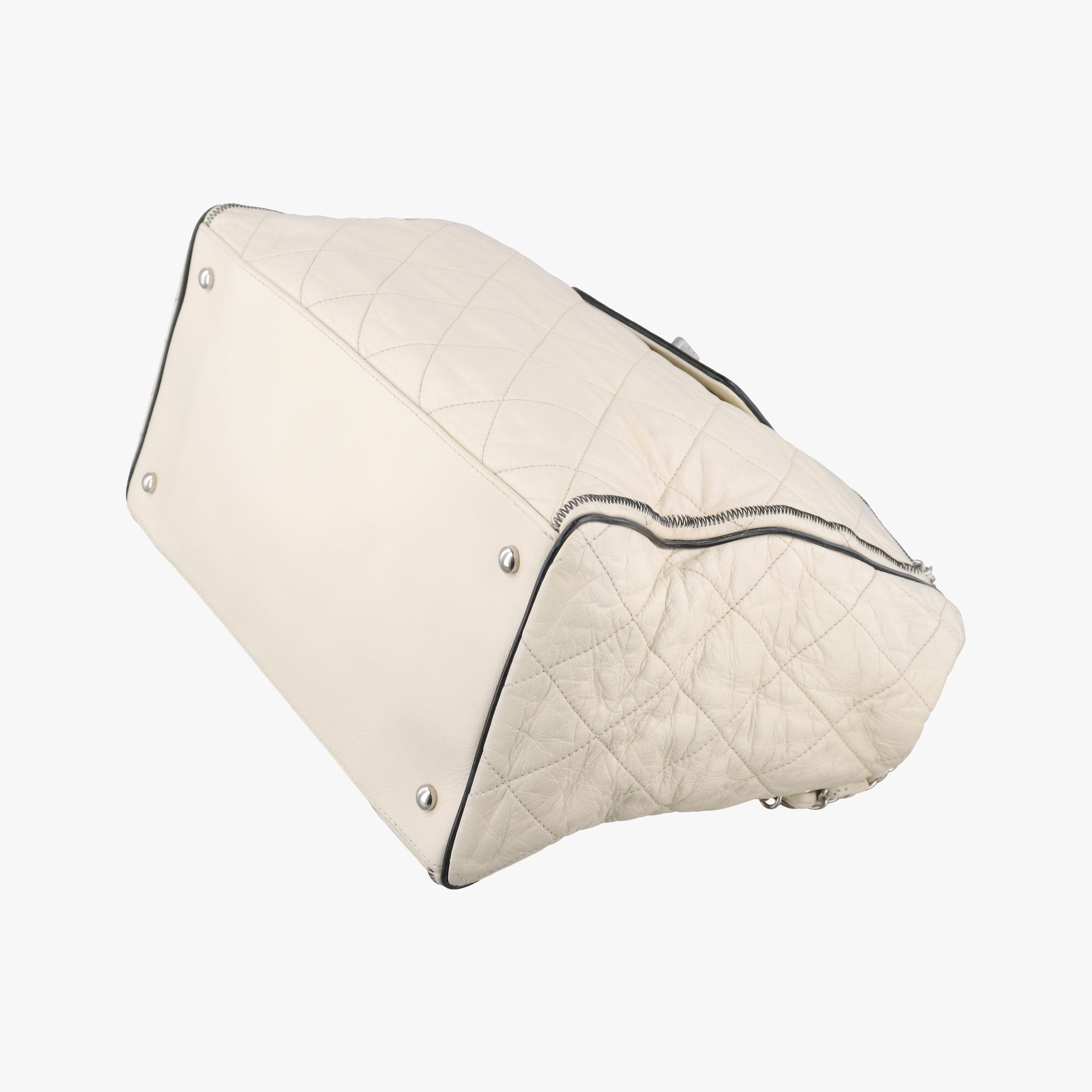 Secondhand Chanel East West 2.55 White Leather A46087 shoulderbag | stylenewstar