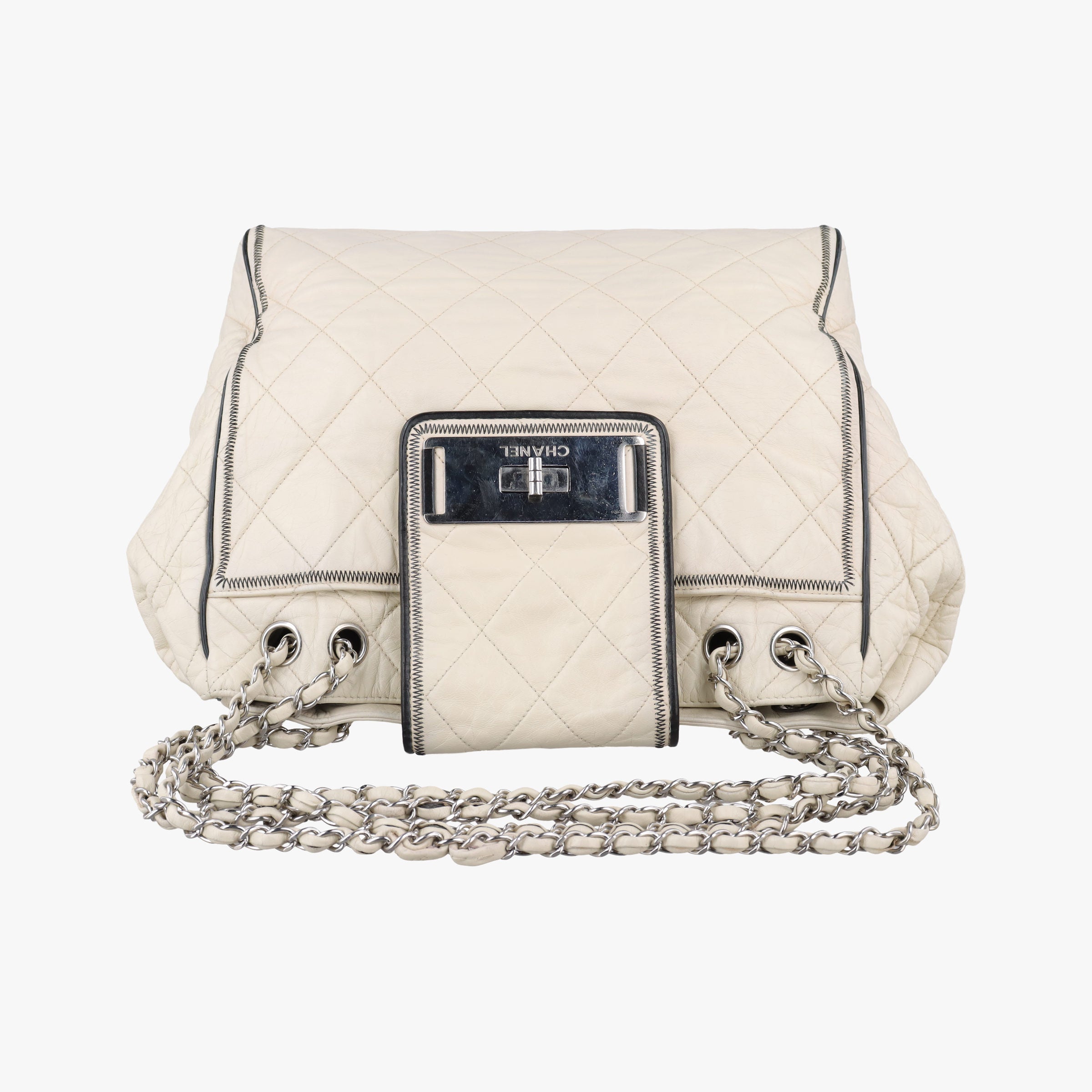 Secondhand Chanel East West 2.55 White Leather A46087 shoulderbag | stylenewstar