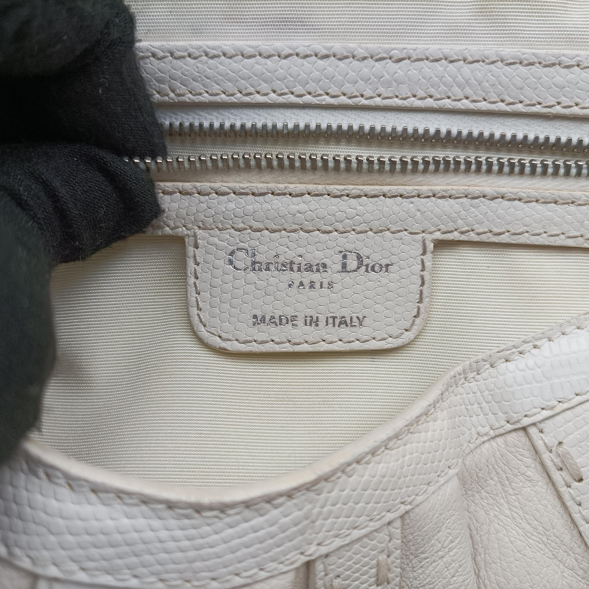 Secondhand Christian Dior Savane Chic White Leather  shoulderbag | stylenewstar