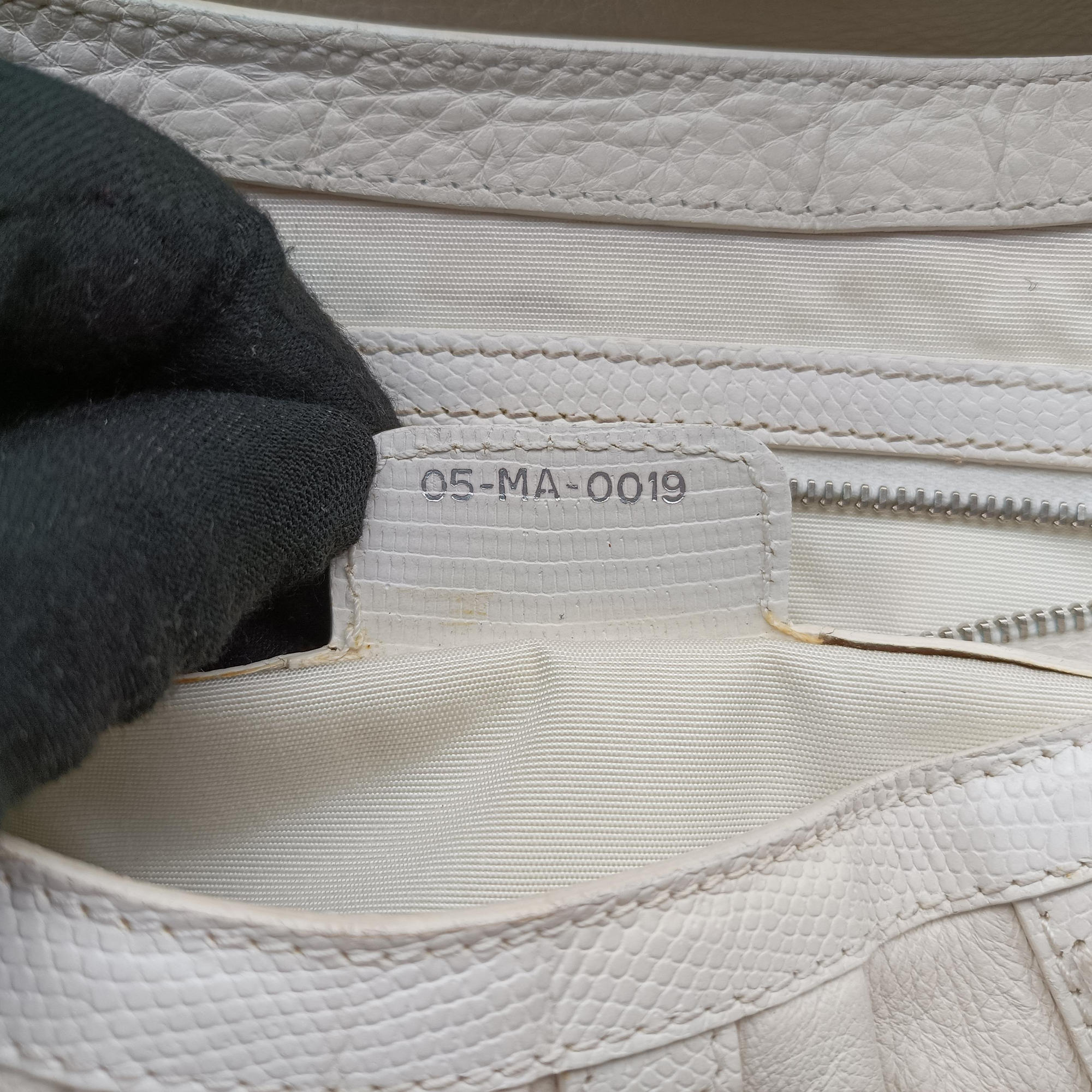 Secondhand Christian Dior Savane Chic White Leather  shoulderbag | stylenewstar
