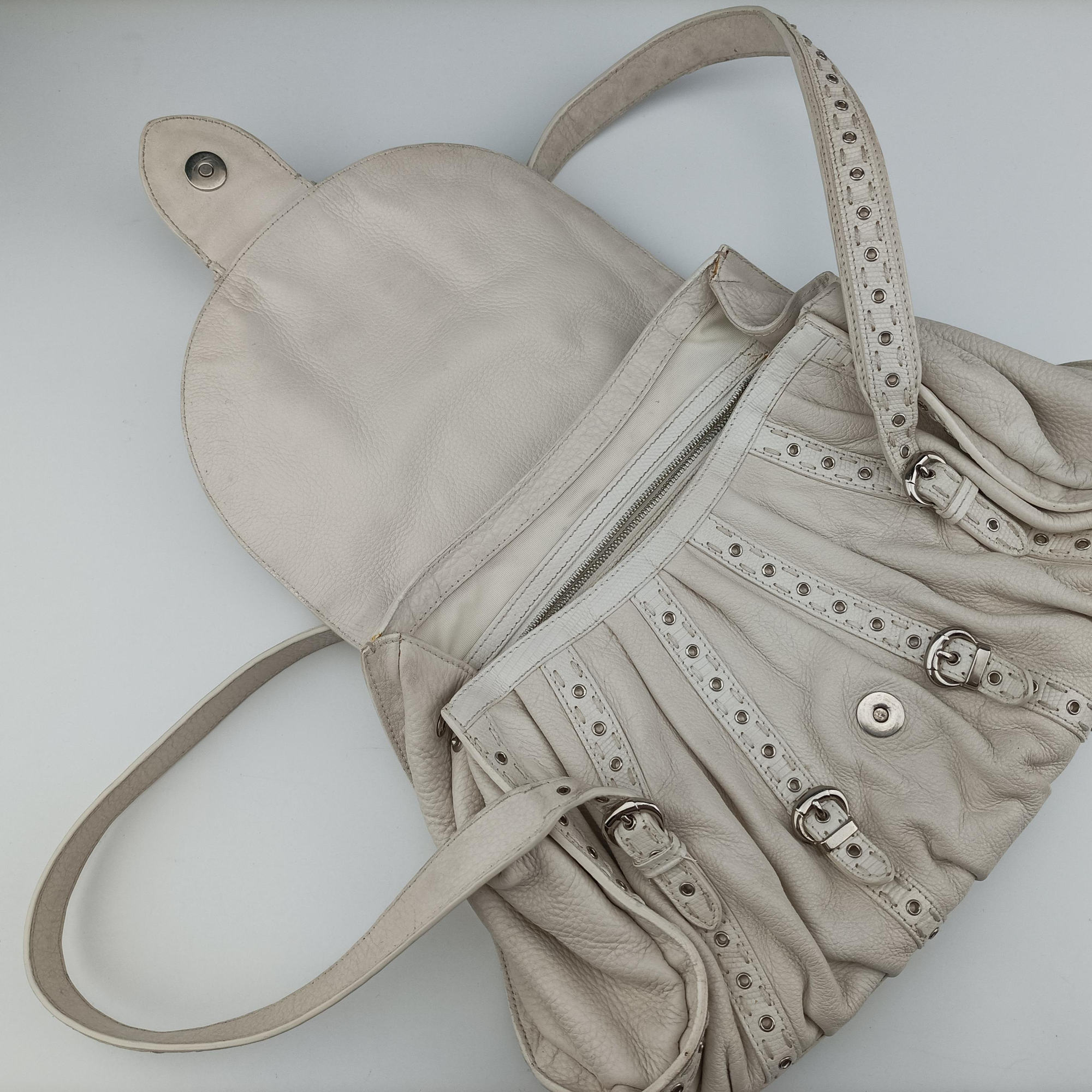 Secondhand Christian Dior Savane Chic White Leather  shoulderbag | stylenewstar