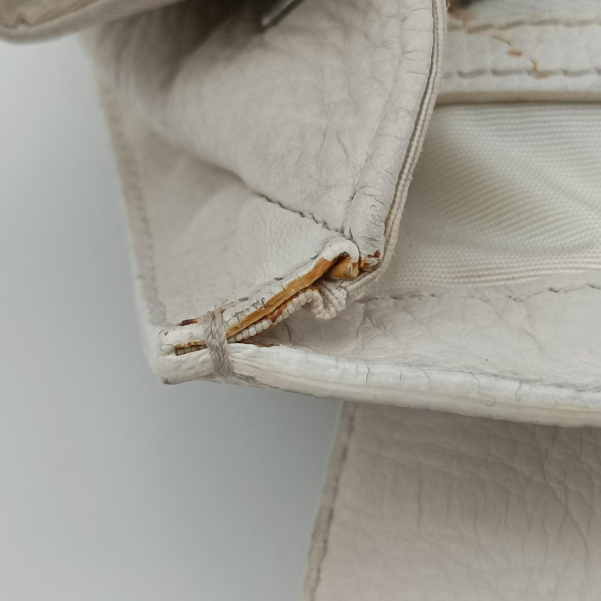 Secondhand Christian Dior Savane Chic White Leather  shoulderbag | stylenewstar