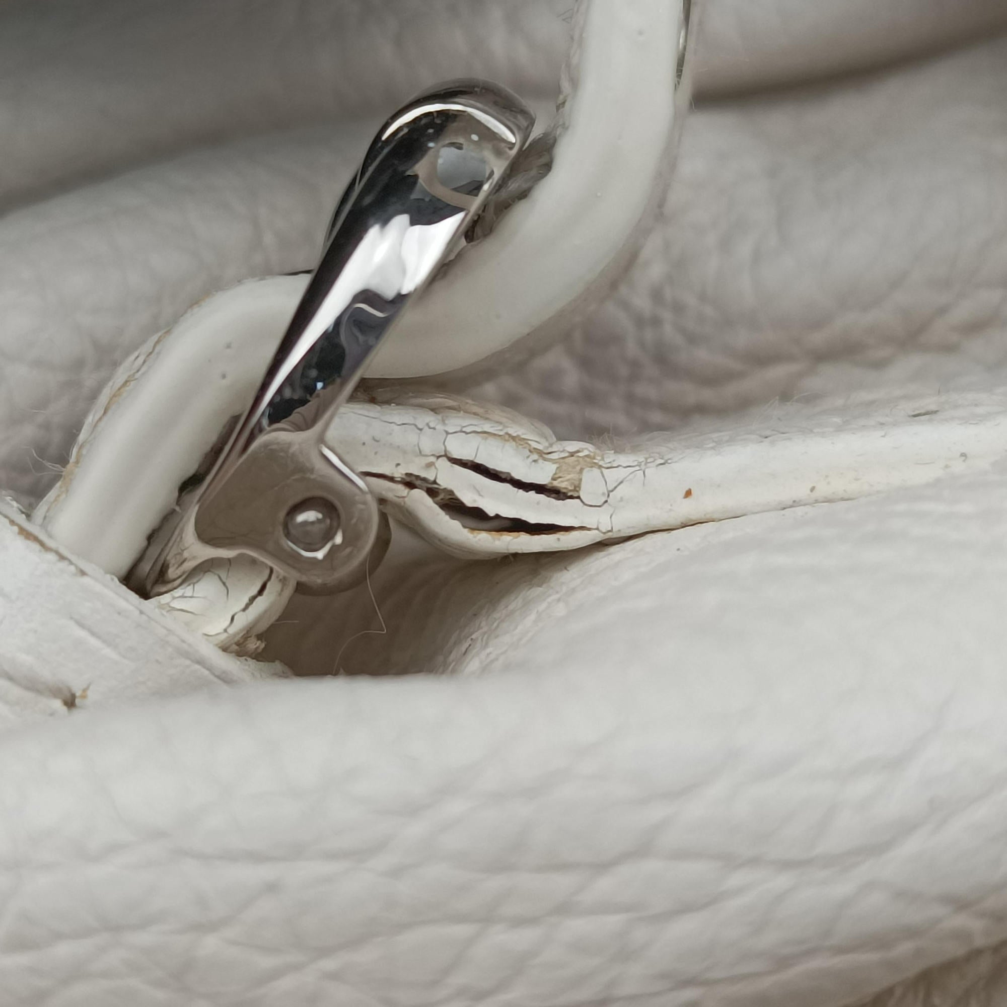 Secondhand Christian Dior Savane Chic White Leather  shoulderbag | stylenewstar