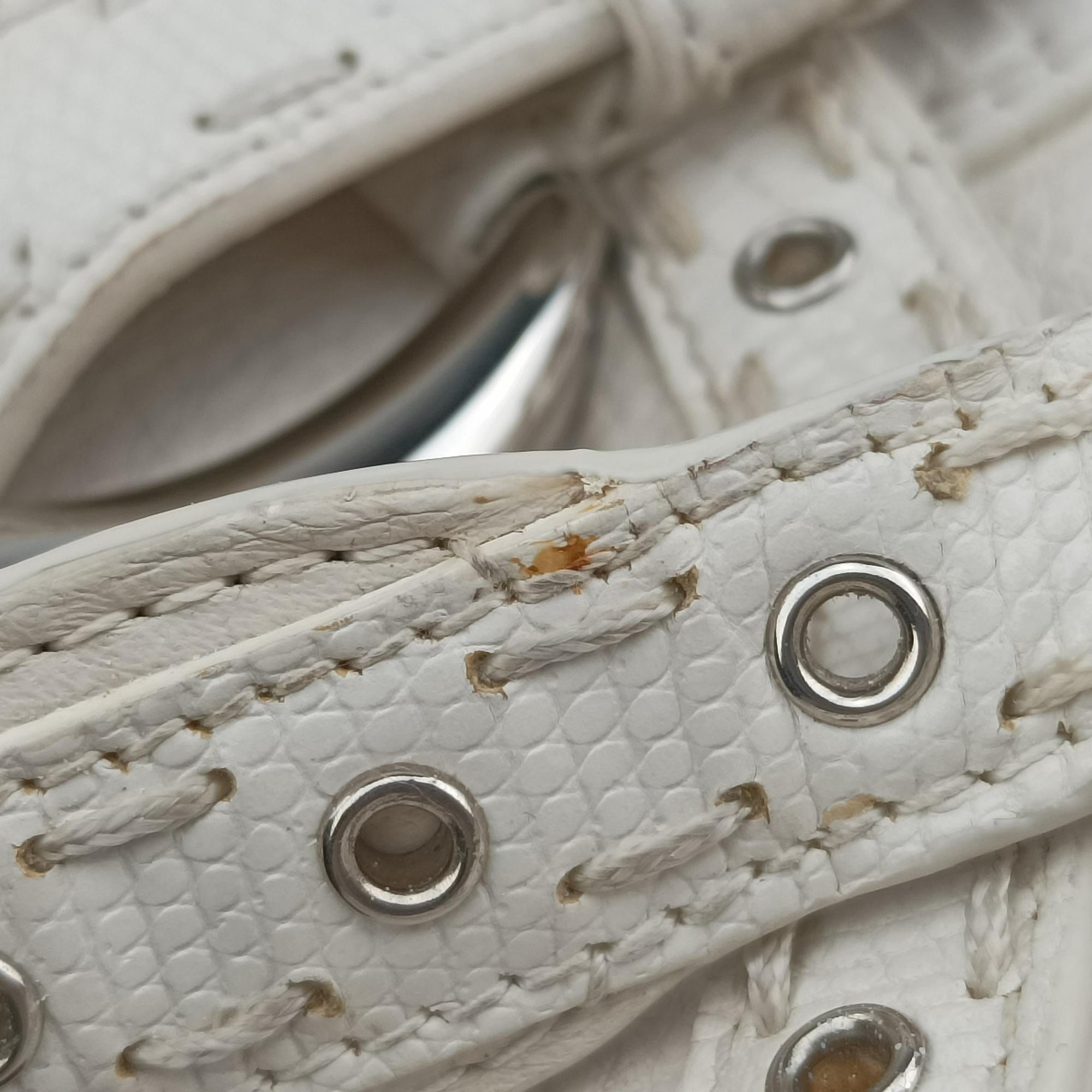 Secondhand Christian Dior Savane Chic White Leather  shoulderbag | stylenewstar