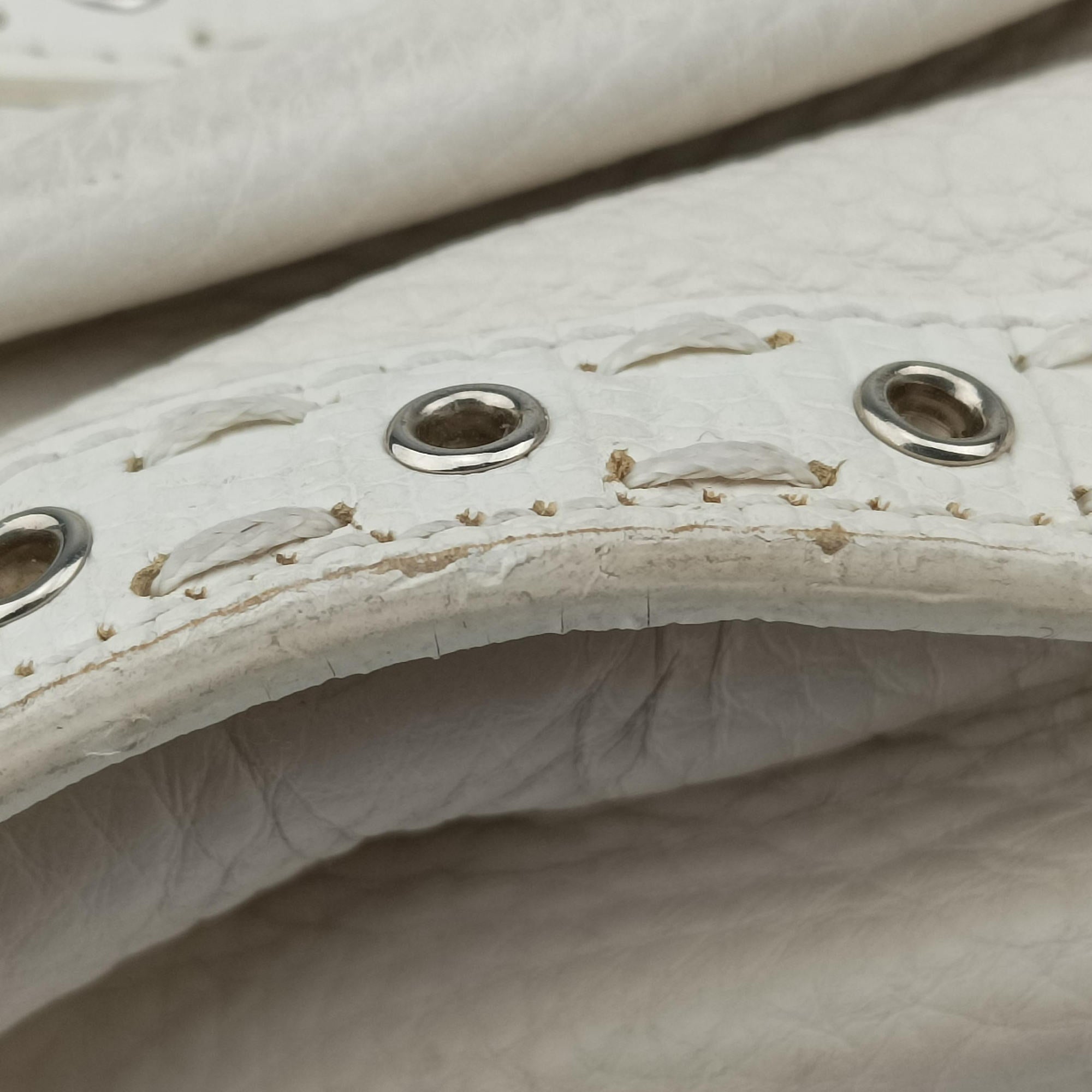 Secondhand Christian Dior Savane Chic White Leather  shoulderbag | stylenewstar