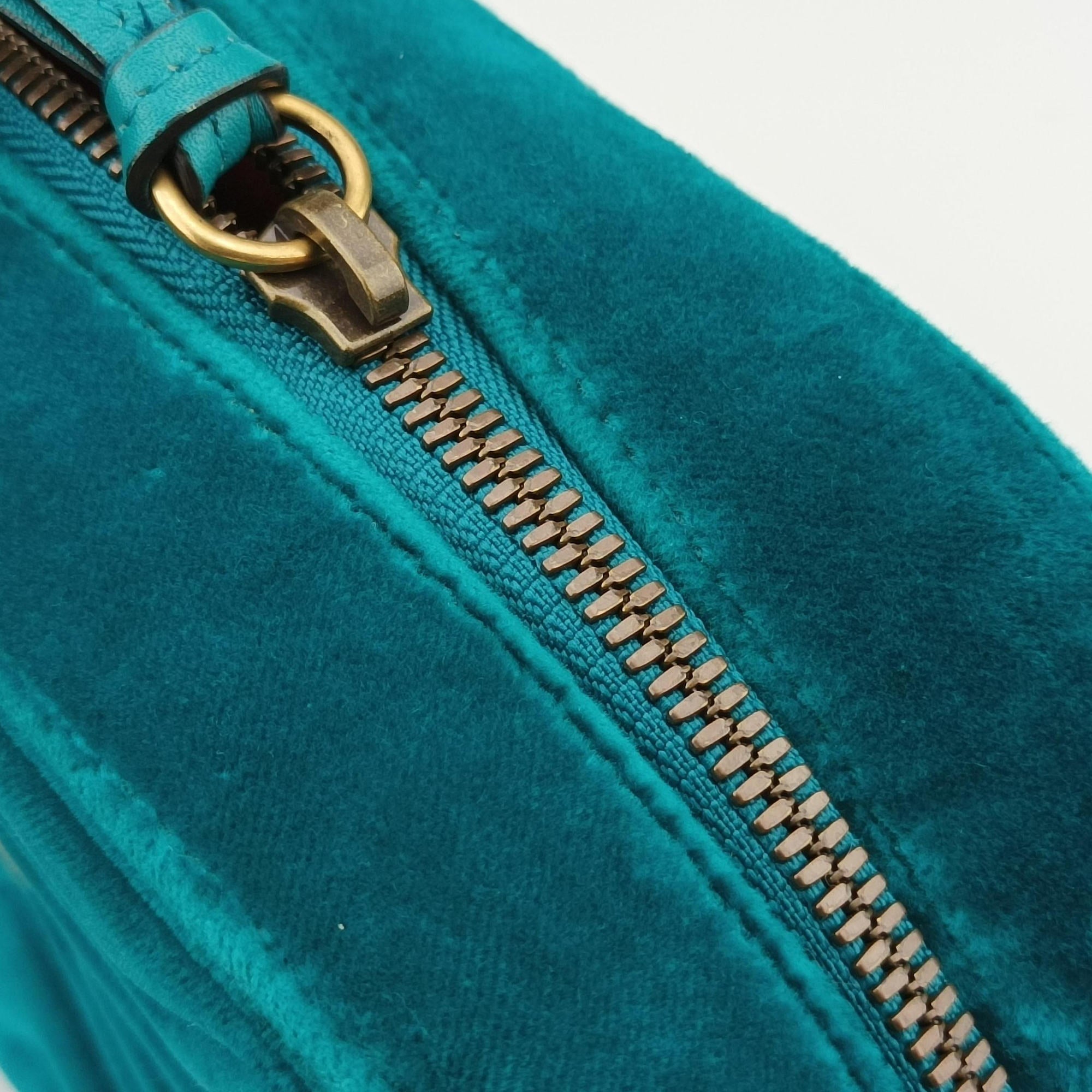 Pre-owned Gucci GG Marmont Blue velour 447632 shoulderbag | stylenewstar