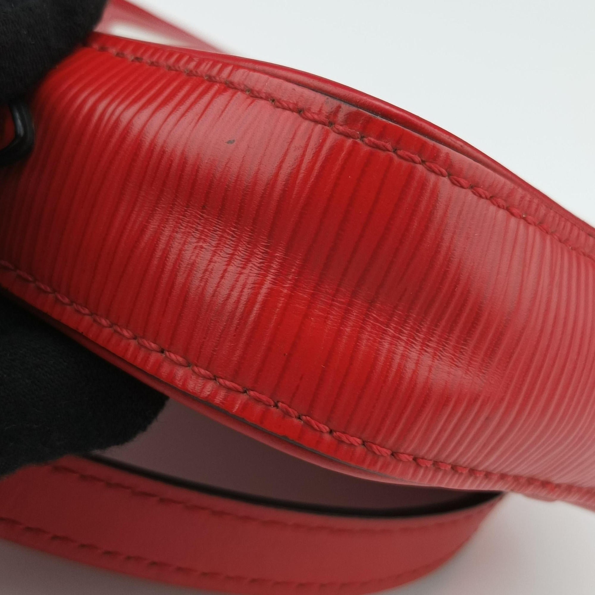 Pre-owned Louis Vuitton Danube PPM Supreme Collaboration ROUGE×white Epi M53434 shoulderbag | stylenewstar