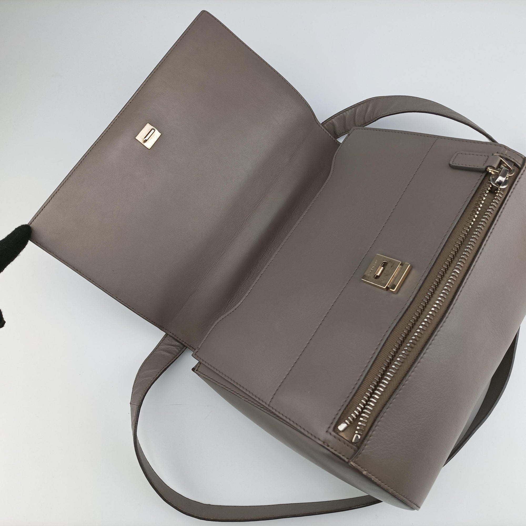 Pre-owned Givenchy Pandora Grey Leather  shoulderbag | stylenewstar