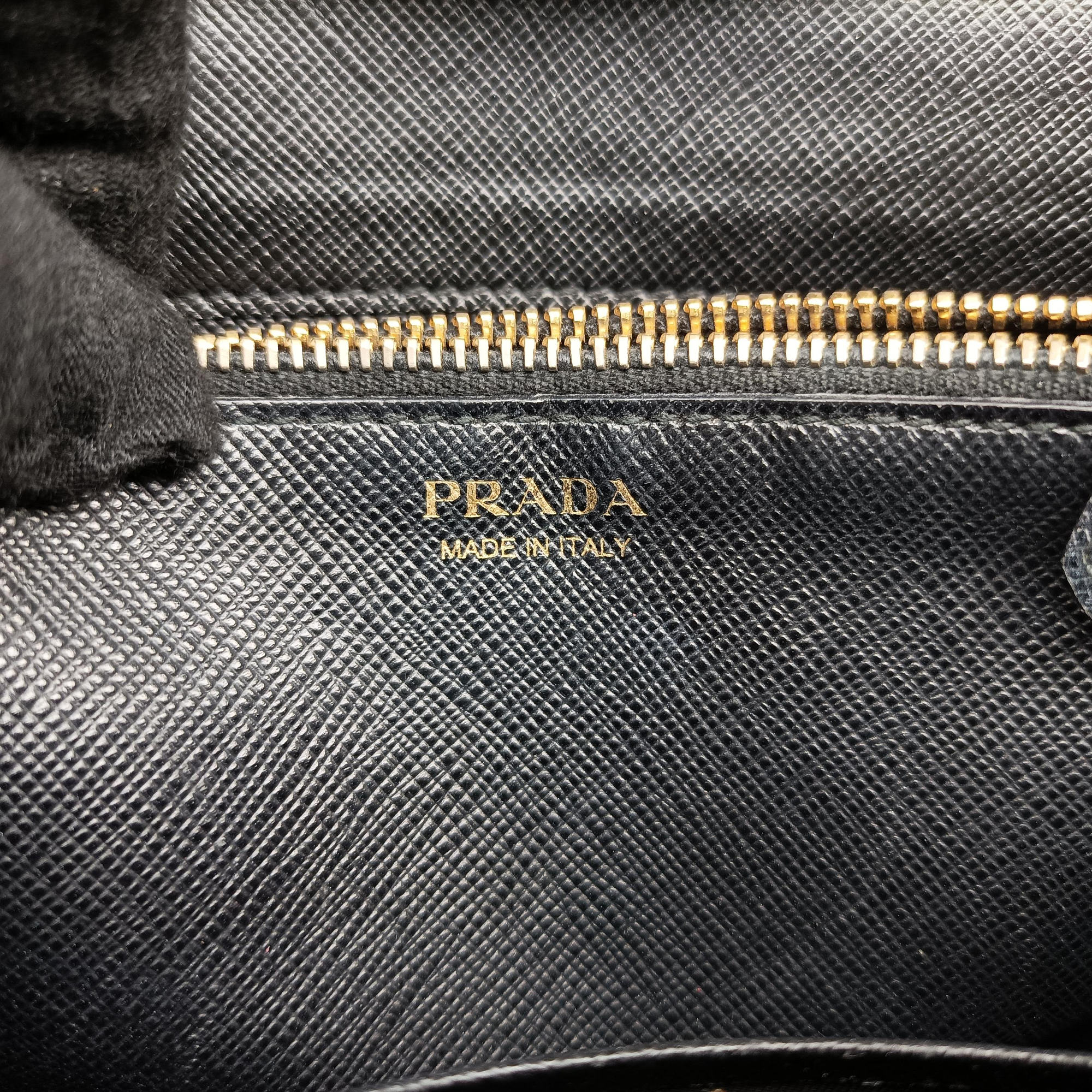 Pre-owned Prada triangle logo White SAFFIANO Leather 1BP006 shoulderbag | stylenewstar