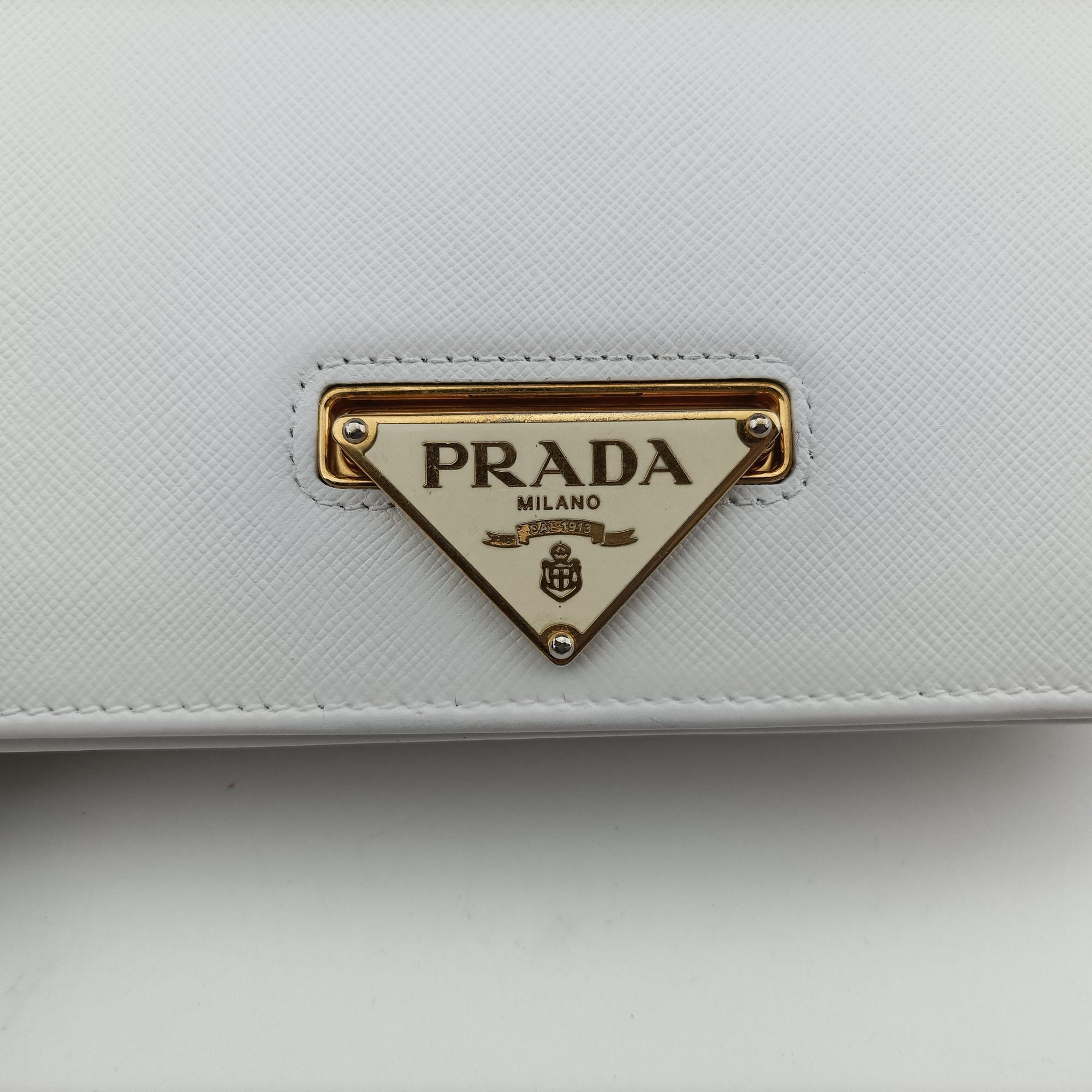 Pre-owned Prada triangle logo White SAFFIANO Leather 1BP006 shoulderbag | stylenewstar