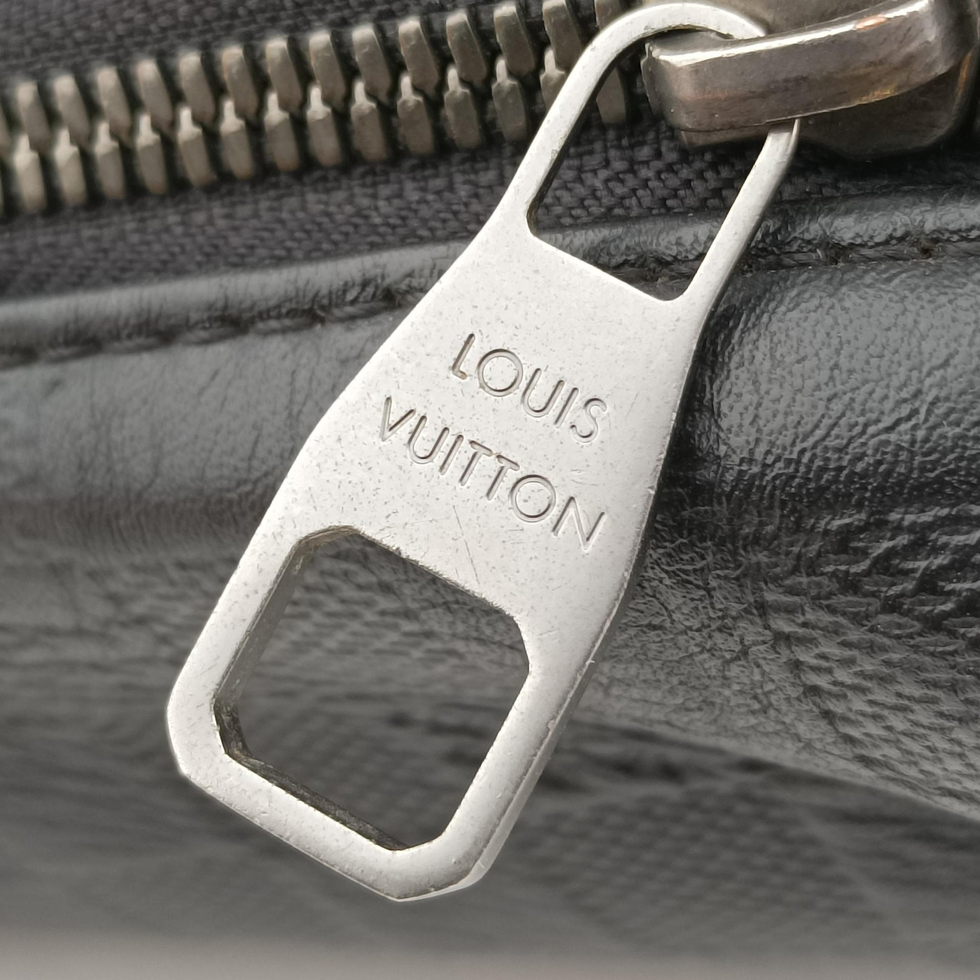 Pre-owned Louis Vuitton Porte Documents Jour Noir Damier Graphite N48224 handbag | stylenewstar