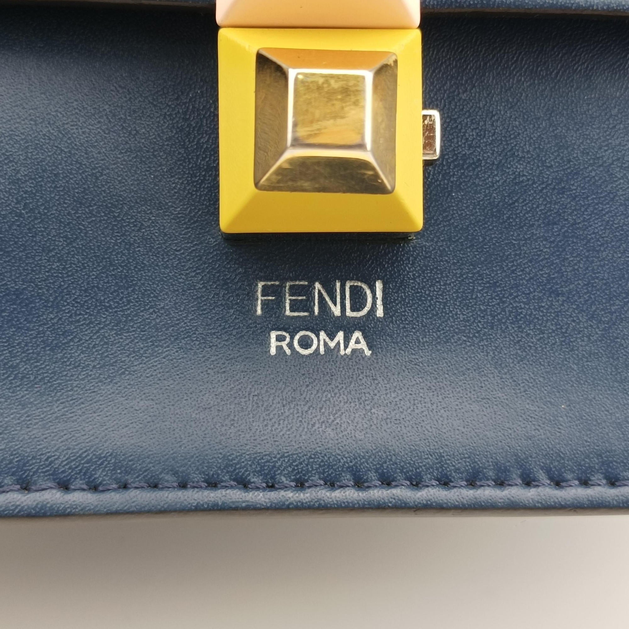 Pre-owned Fendi KAN I Blue leather 8M0381 shoulderbag | stylenewstar