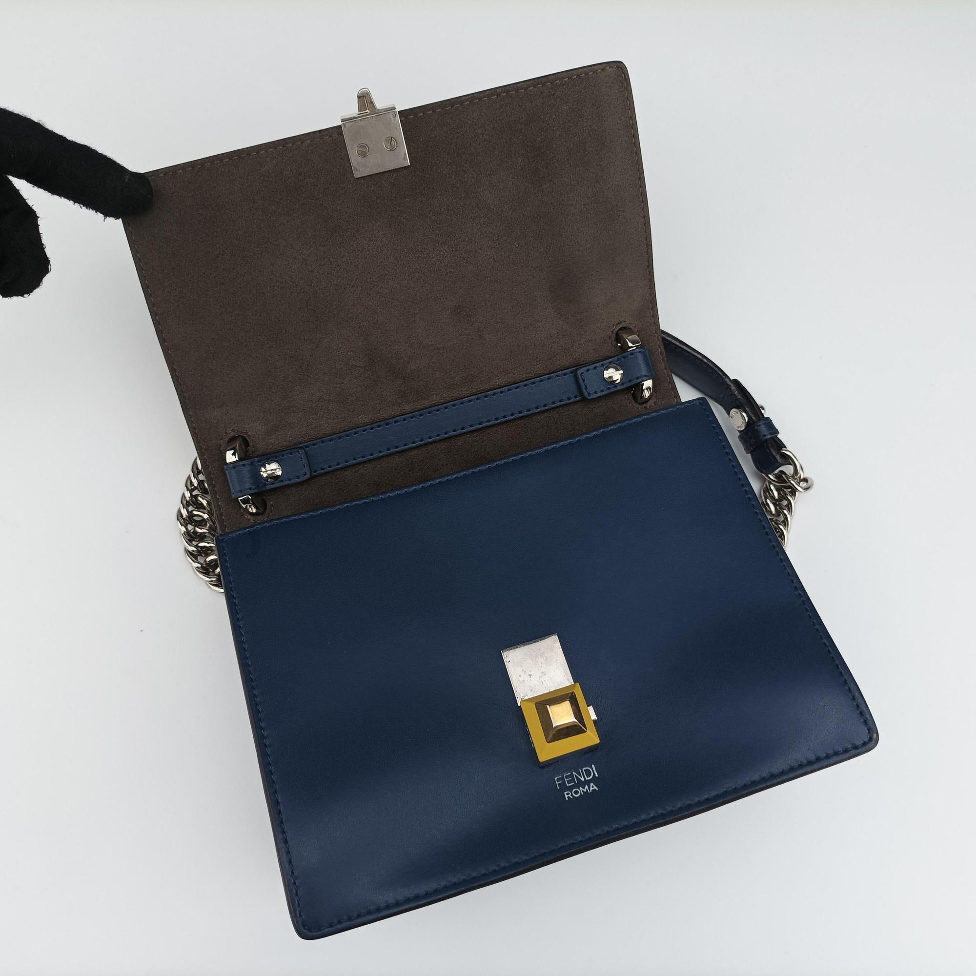 Pre-owned Fendi KAN I Blue leather 8M0381 shoulderbag | stylenewstar