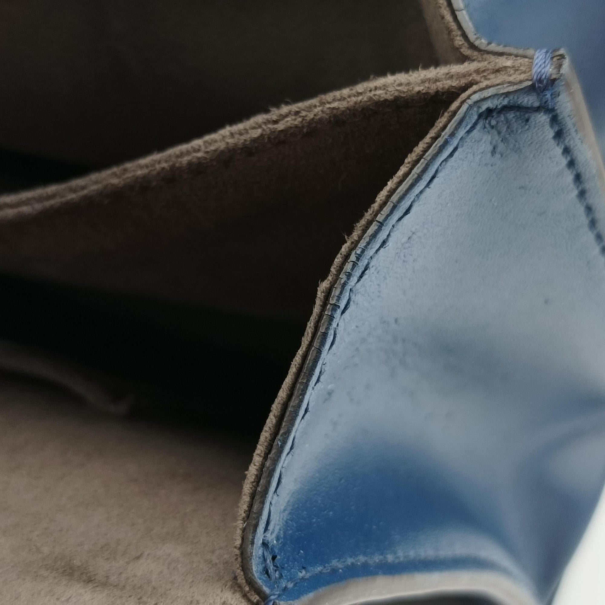 Pre-owned Fendi KAN I Blue leather 8M0381 shoulderbag | stylenewstar