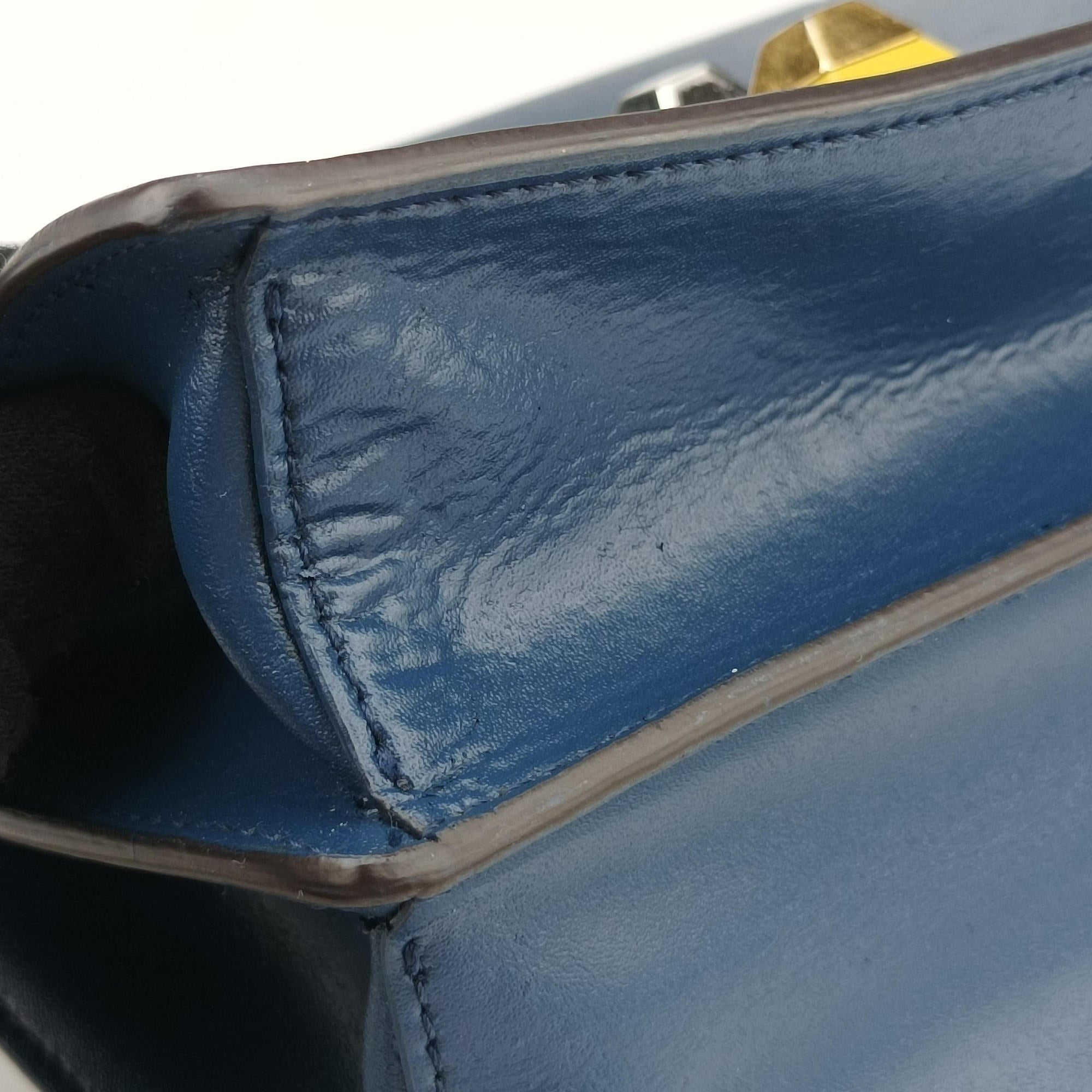 Pre-owned Fendi KAN I Blue leather 8M0381 shoulderbag | stylenewstar