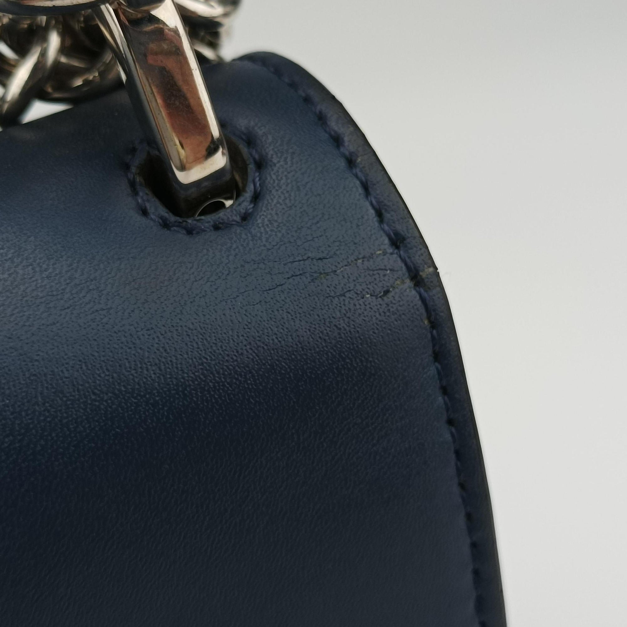 Pre-owned Fendi KAN I Blue leather 8M0381 shoulderbag | stylenewstar