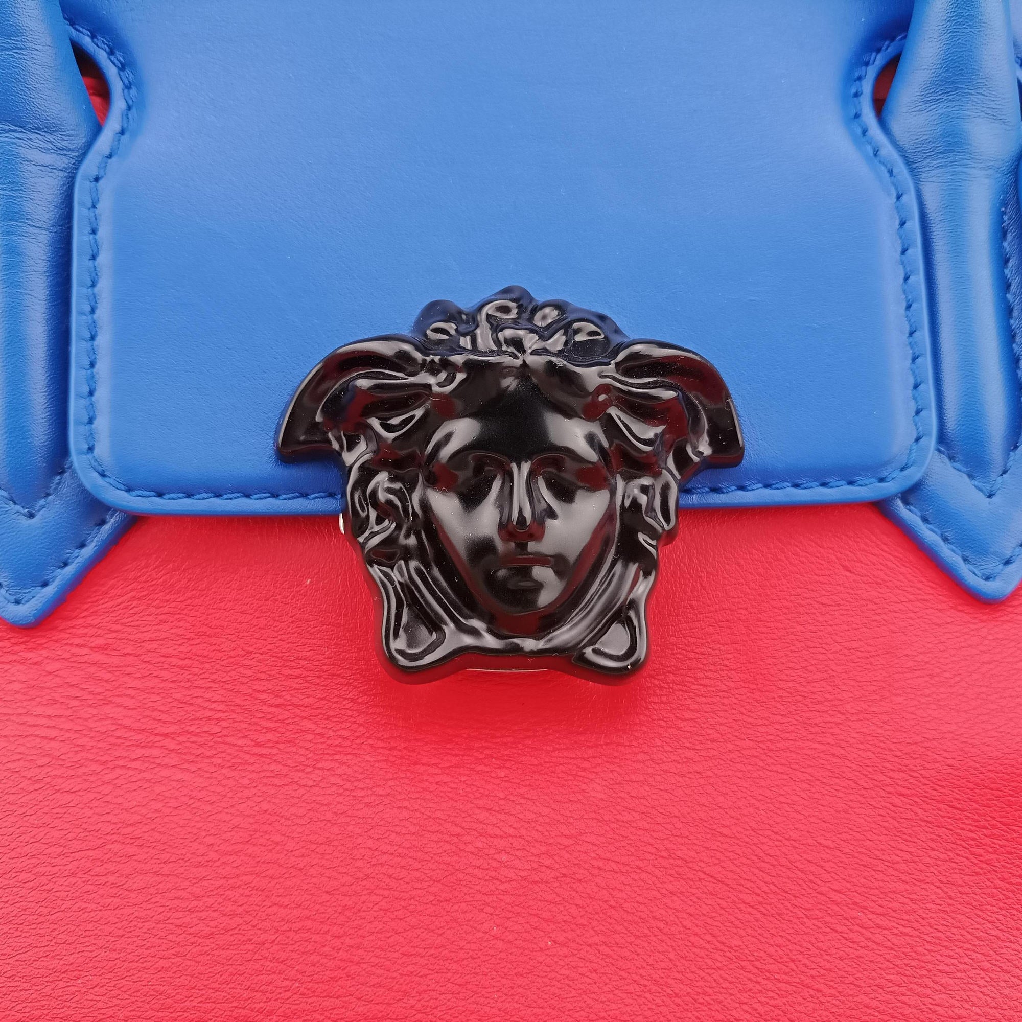 Pre-owned VERSACE Palazzo Empire Red×Black×blue Leather  shoulderbag | stylenewstar