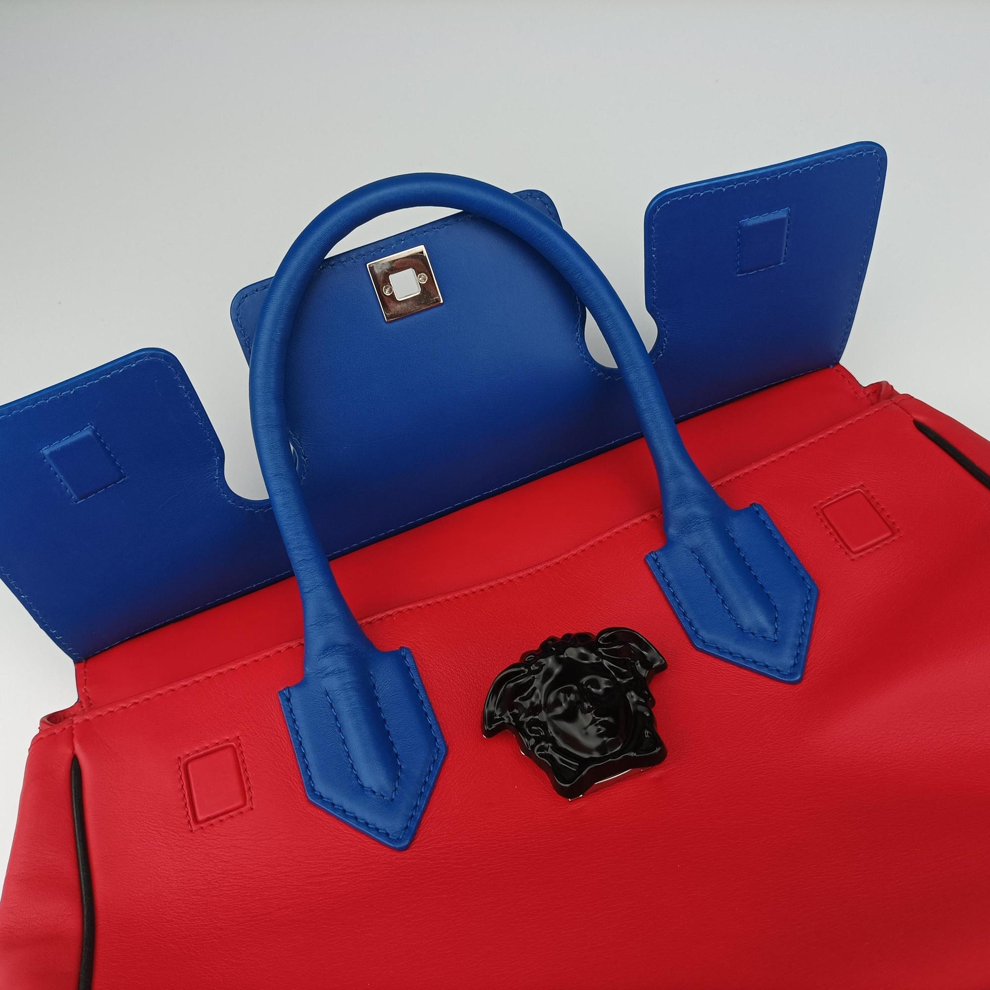 Pre-owned VERSACE Palazzo Empire Red×Black×blue Leather  shoulderbag | stylenewstar
