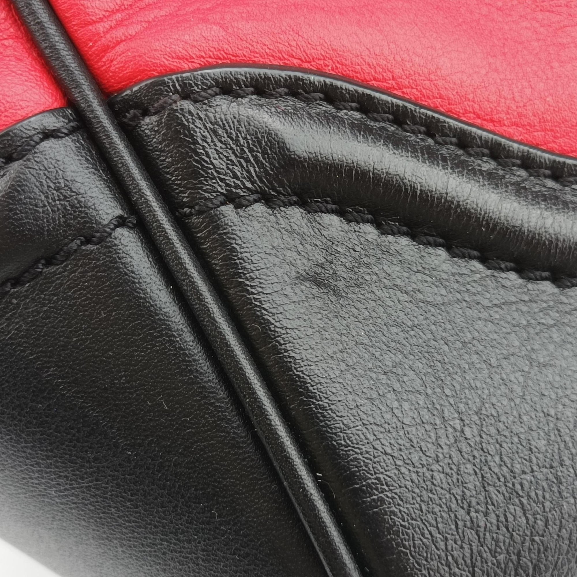 Pre-owned VERSACE Palazzo Empire Red×Black×blue Leather  shoulderbag | stylenewstar