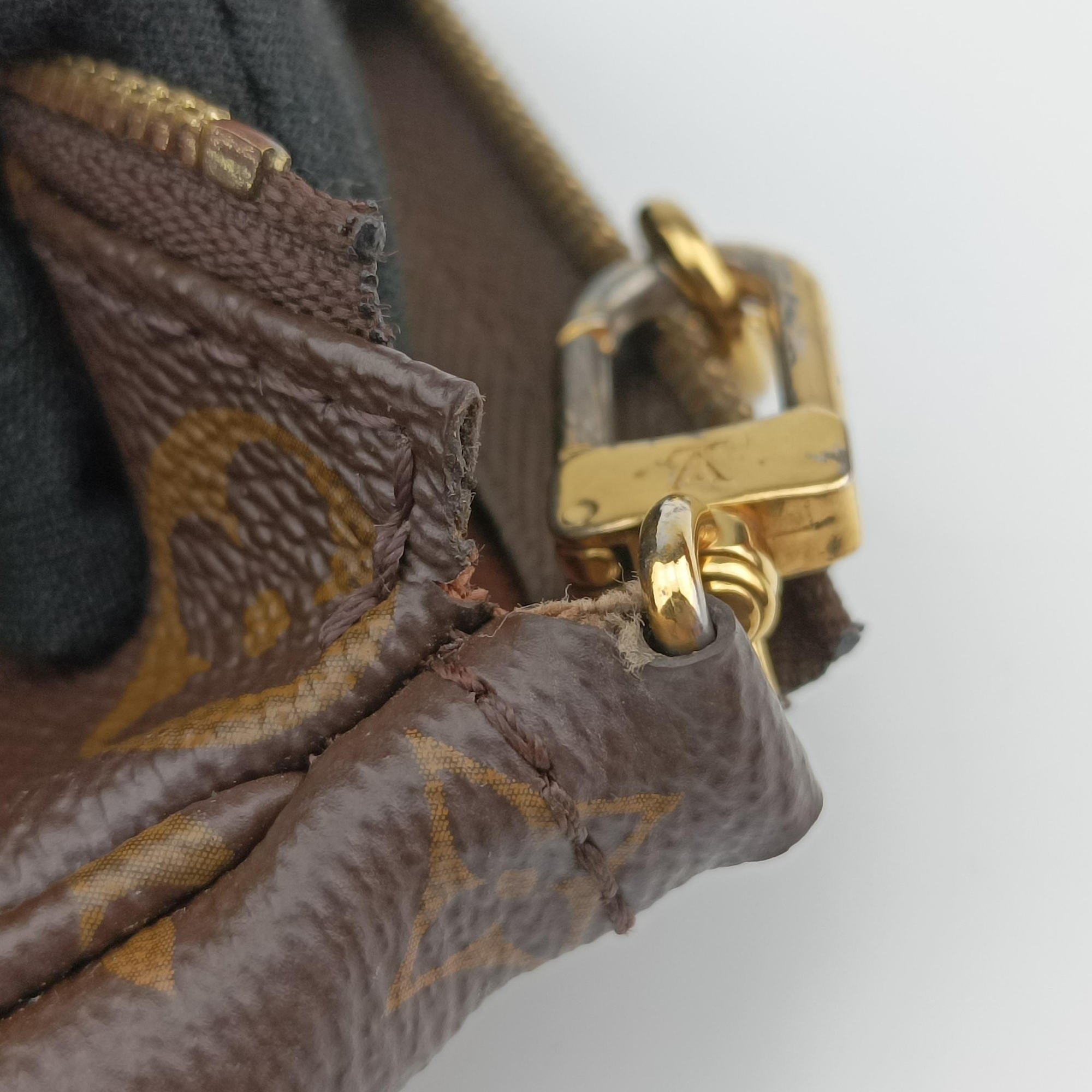 Vintage Louis Vuitton MULTI POCHETTE ACCESSOIRES brown×khaki Monogram Canvas M44840 shoulderbag | stylenewstar