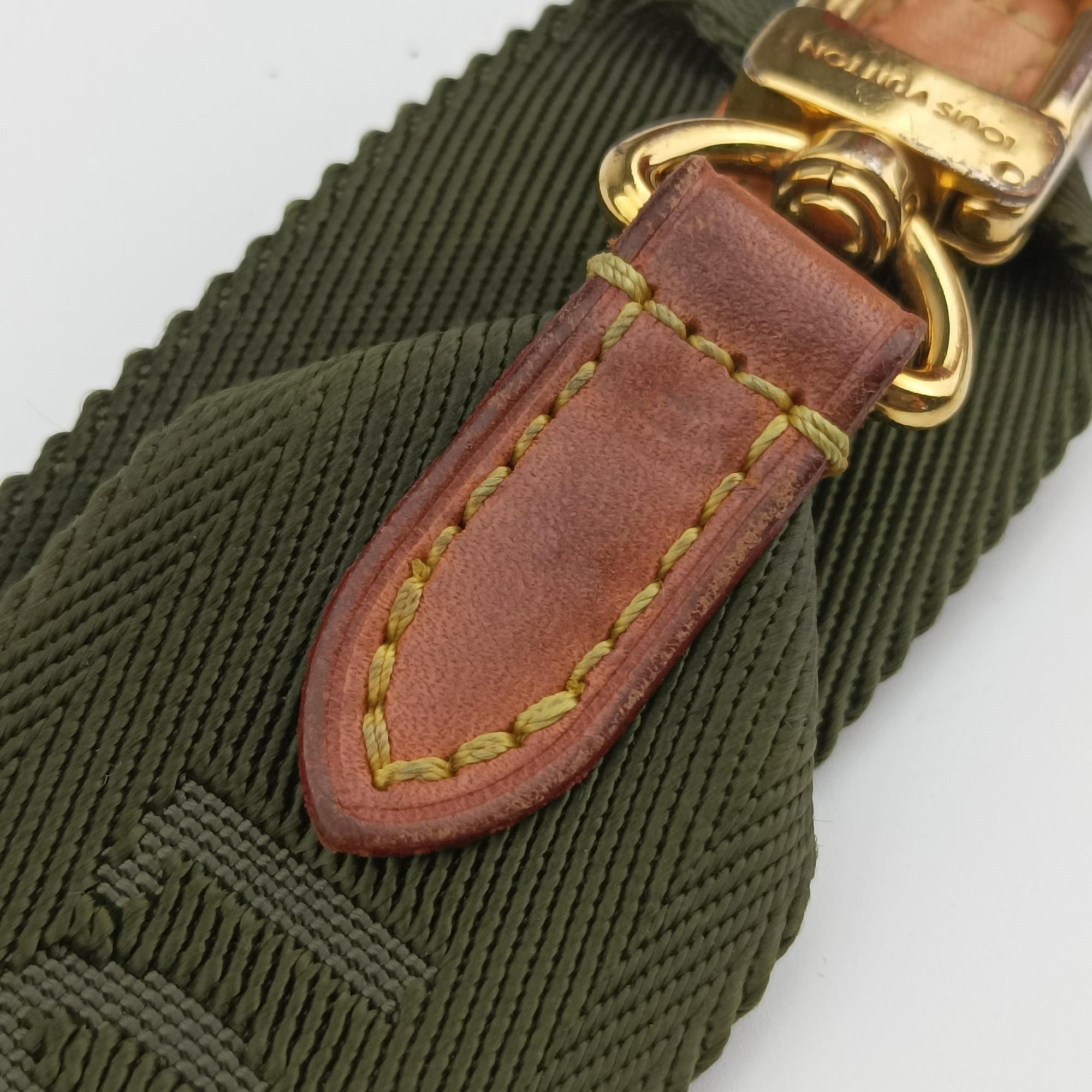 Vintage Louis Vuitton MULTI POCHETTE ACCESSOIRES brown×khaki Monogram Canvas M44840 shoulderbag | stylenewstar
