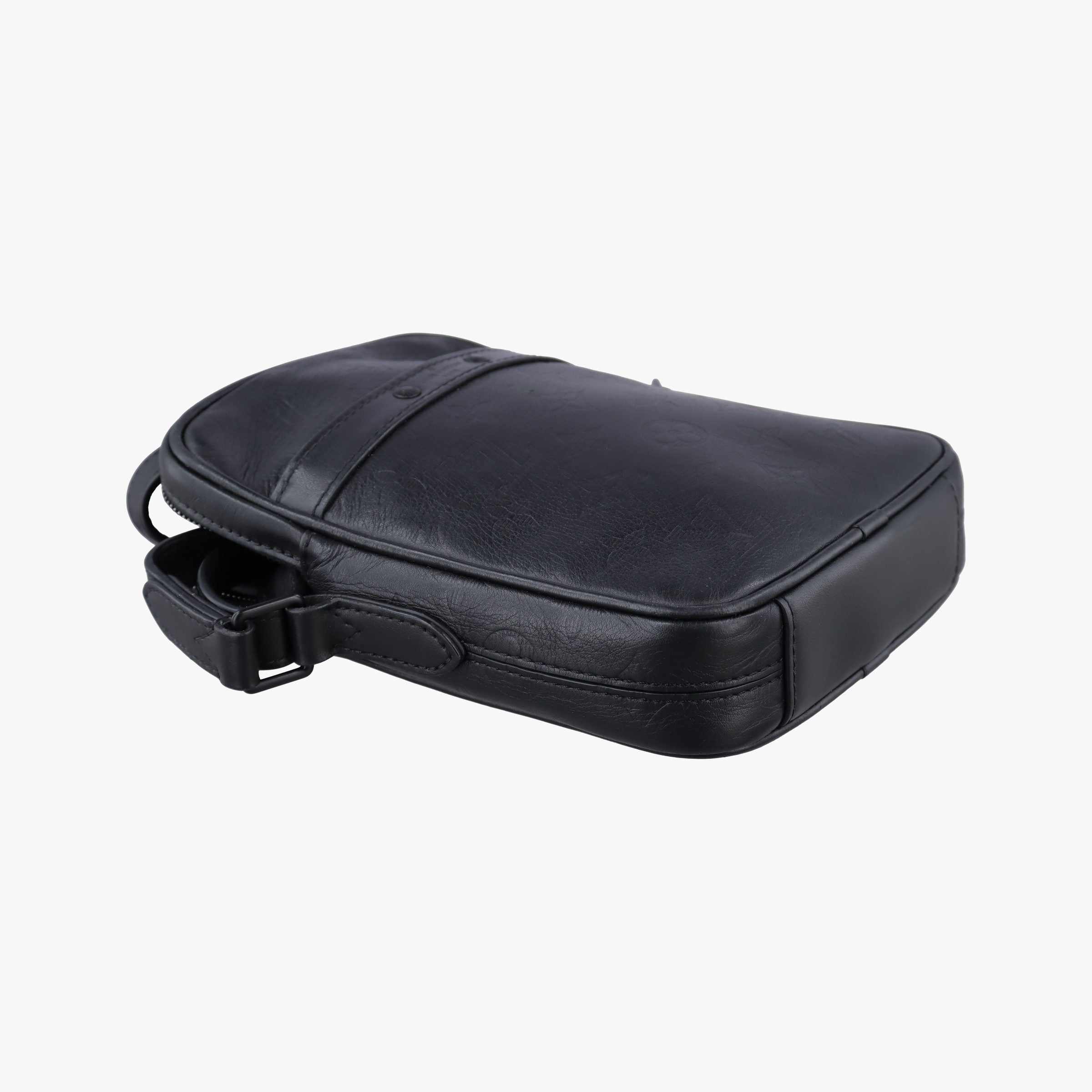 Pre-owned Louis Vuitton Danube PM 	Noir Monogram Shadow M43681 shoulderbag | stylenewstar