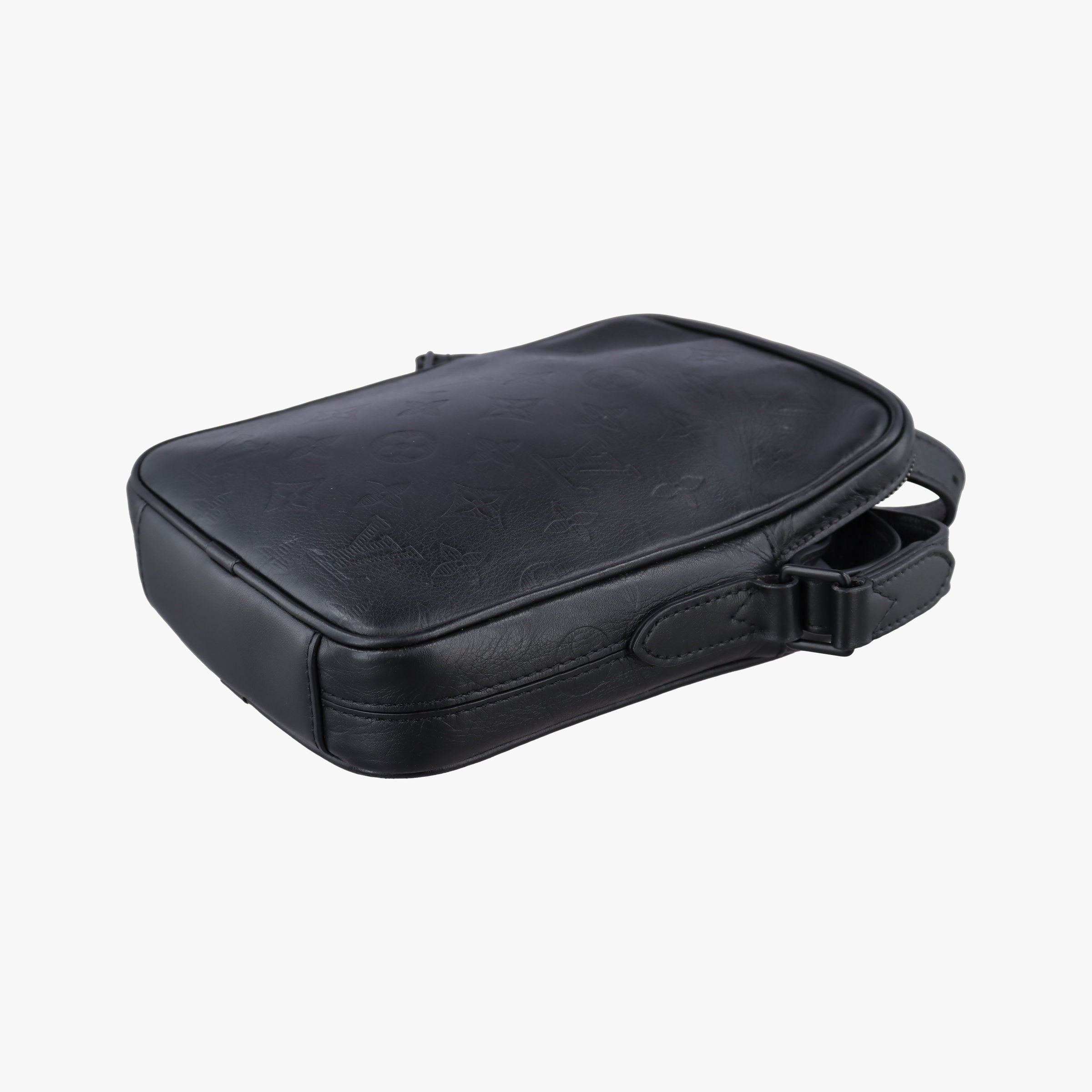 Pre-owned Louis Vuitton Danube PM 	Noir Monogram Shadow M43681 shoulderbag | stylenewstar