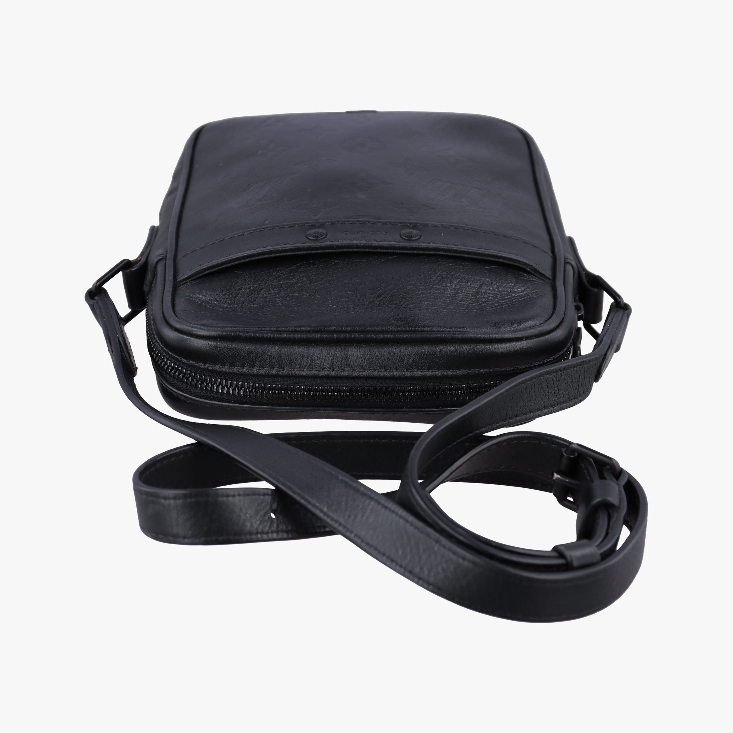 Pre-owned Louis Vuitton Danube PM 	Noir Monogram Shadow M43681 shoulderbag | stylenewstar