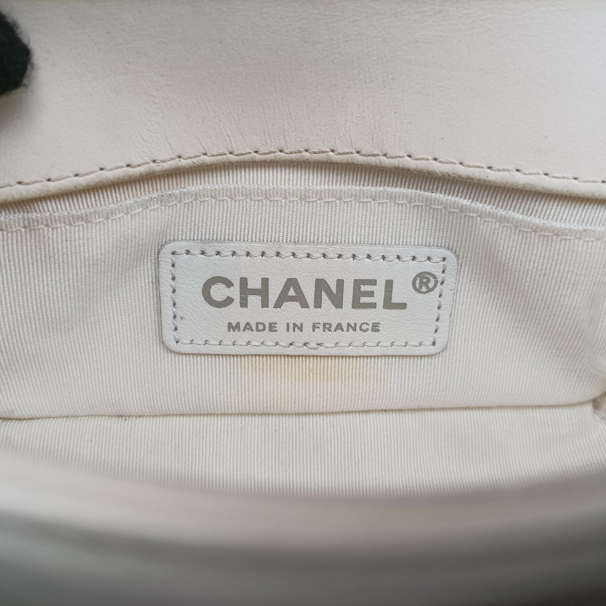 Pre-owned Chanel BOY CHANEL White lambskin A67364 shoulderbag | stylenewstar