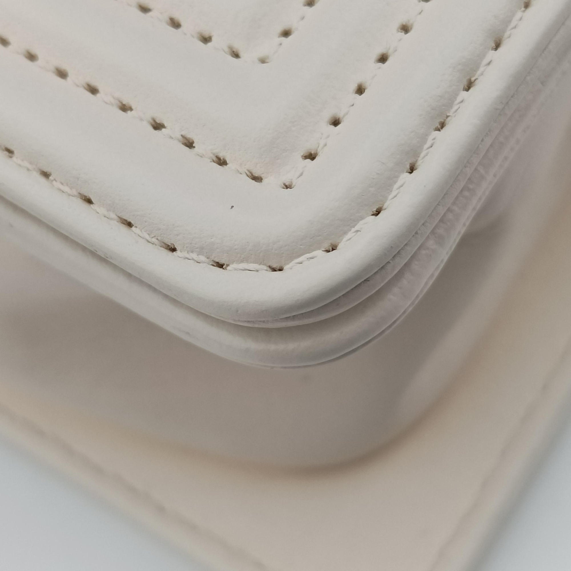 Pre-owned Chanel BOY CHANEL White lambskin A67364 shoulderbag | stylenewstar