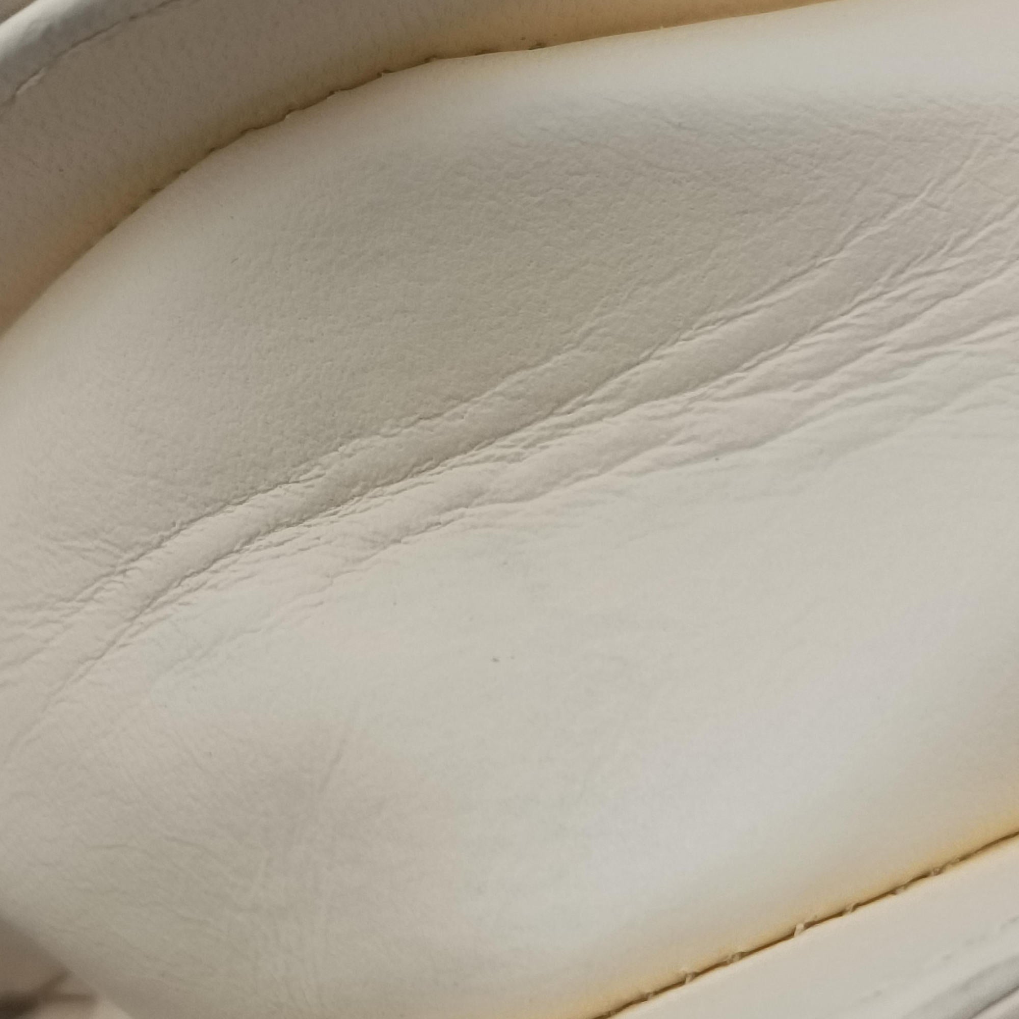 Pre-owned Chanel BOY CHANEL White lambskin A67364 shoulderbag | stylenewstar
