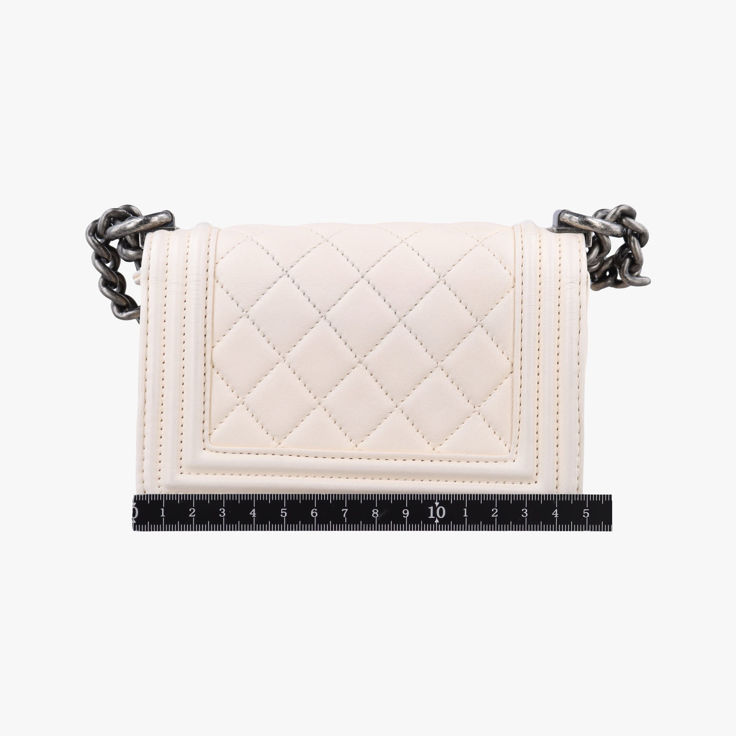 Pre-owned Chanel BOY CHANEL White lambskin A67364 shoulderbag | stylenewstar