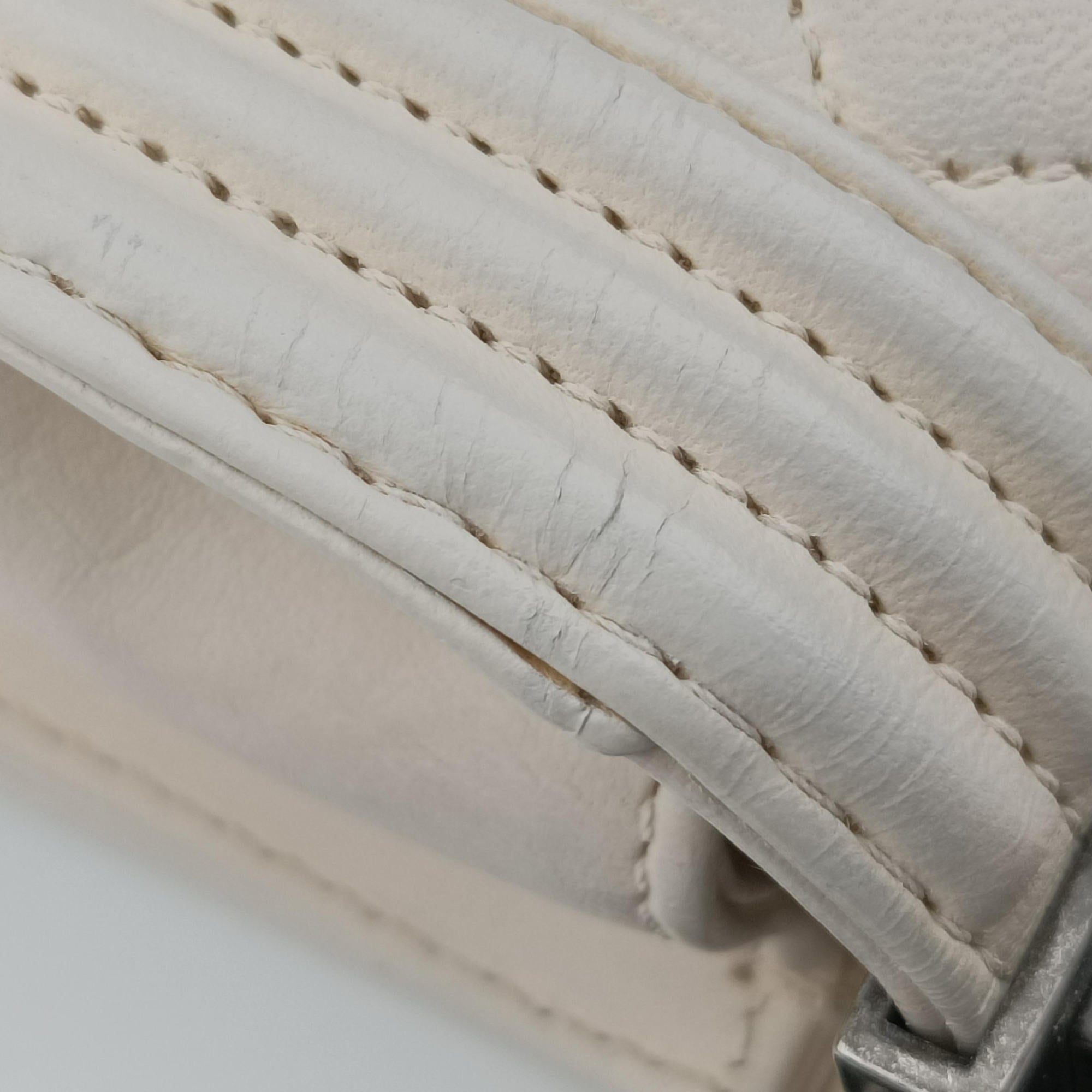 Pre-owned Chanel BOY CHANEL White lambskin A67364 shoulderbag | stylenewstar