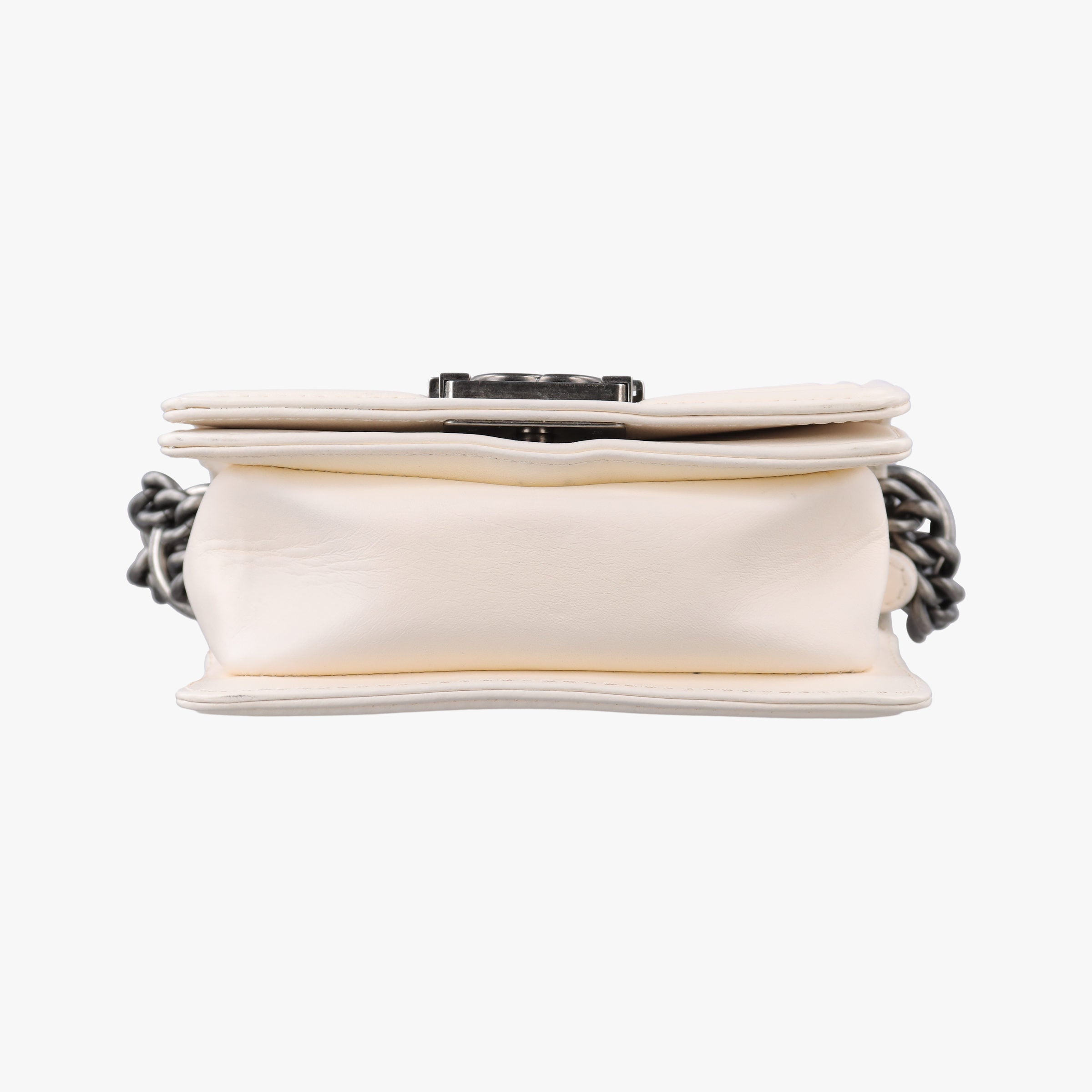 Pre-owned Chanel BOY CHANEL White lambskin A67364 shoulderbag | stylenewstar
