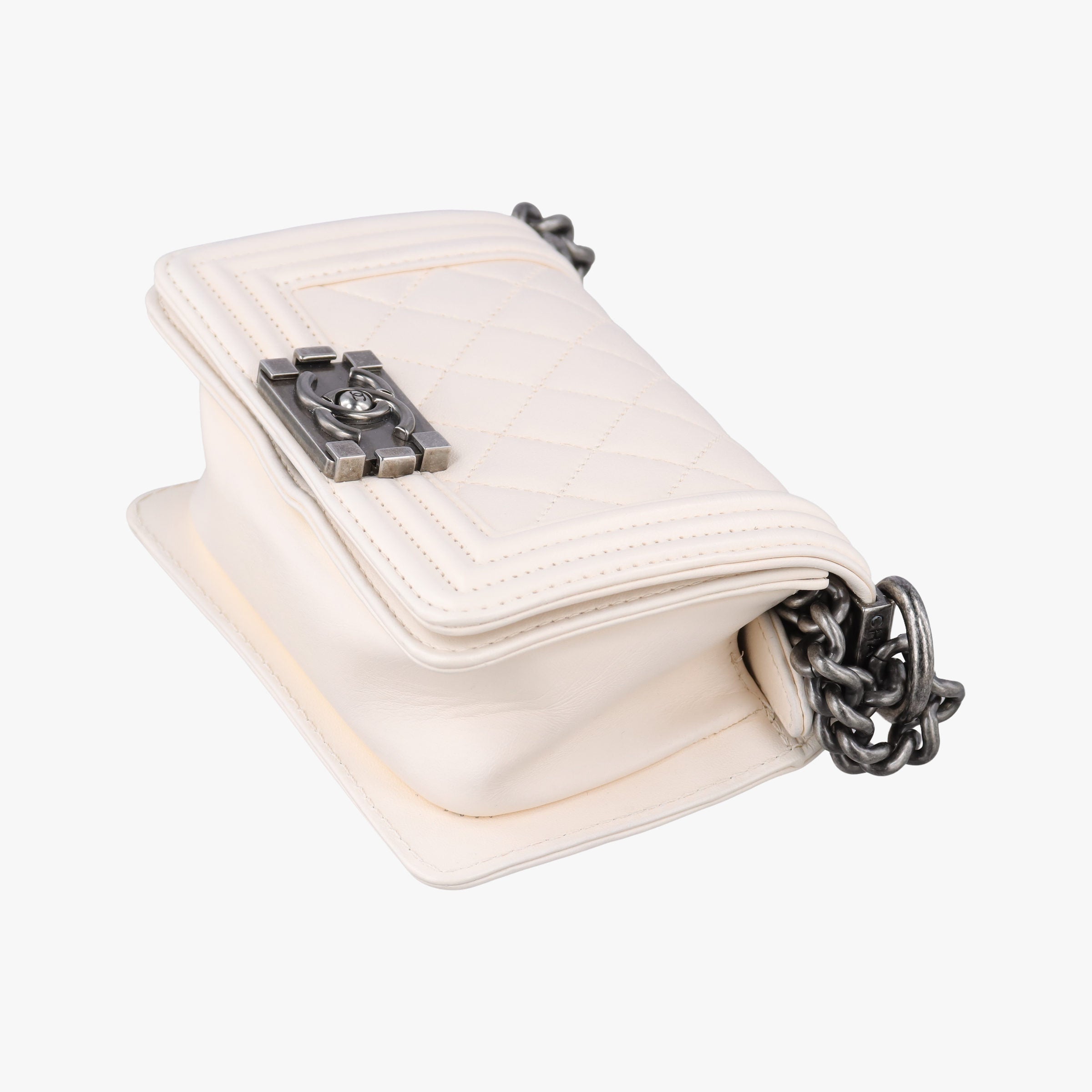 Pre-owned Chanel BOY CHANEL White lambskin A67364 shoulderbag | stylenewstar